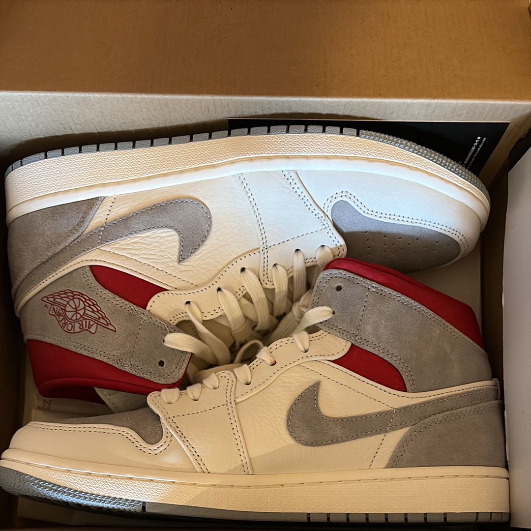 Sneakersnstuff (SNS) × Nike Air Jordan 1 Mid "Grey/Red"