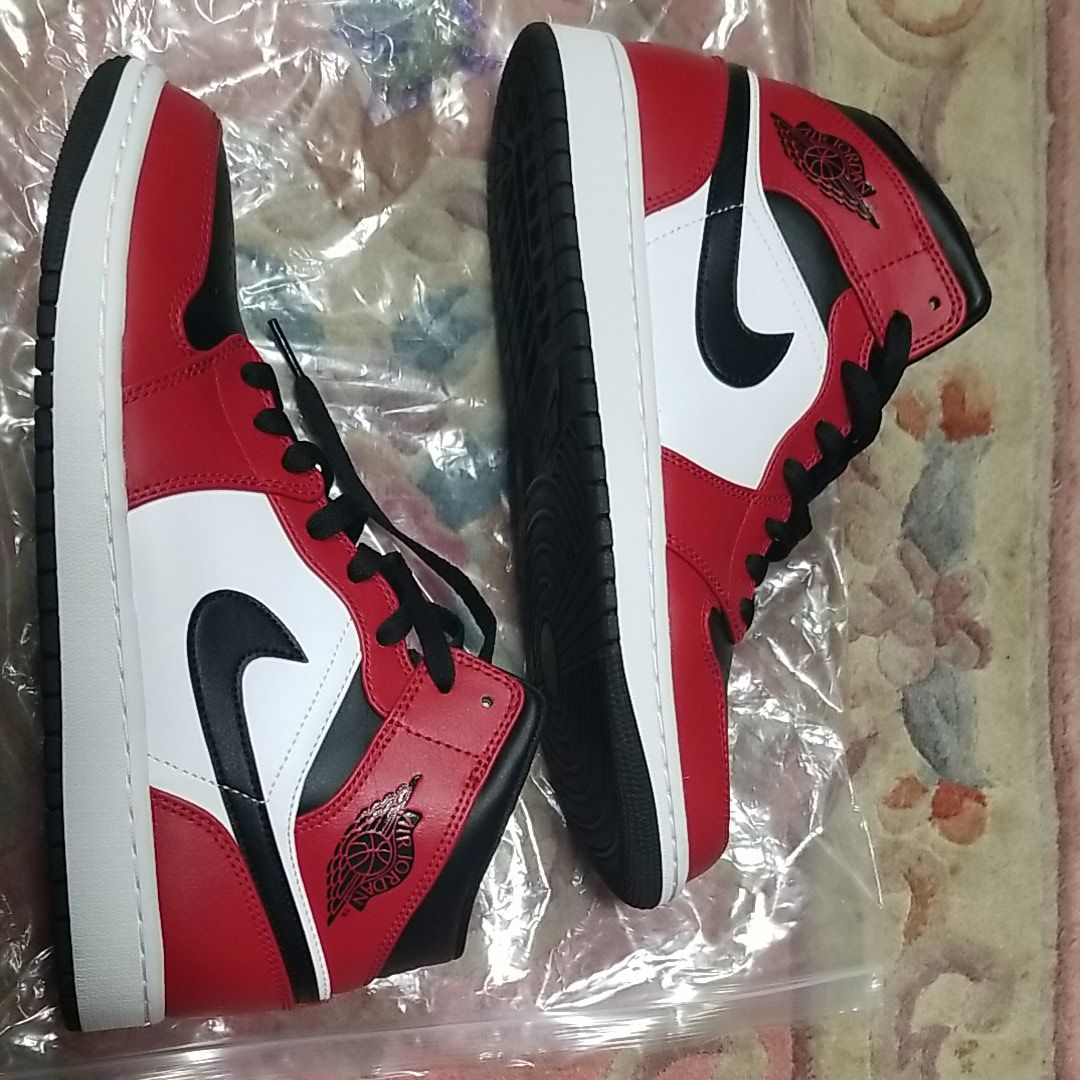 Nike Air Jordan 1 Mid "Chicago Black Toe"