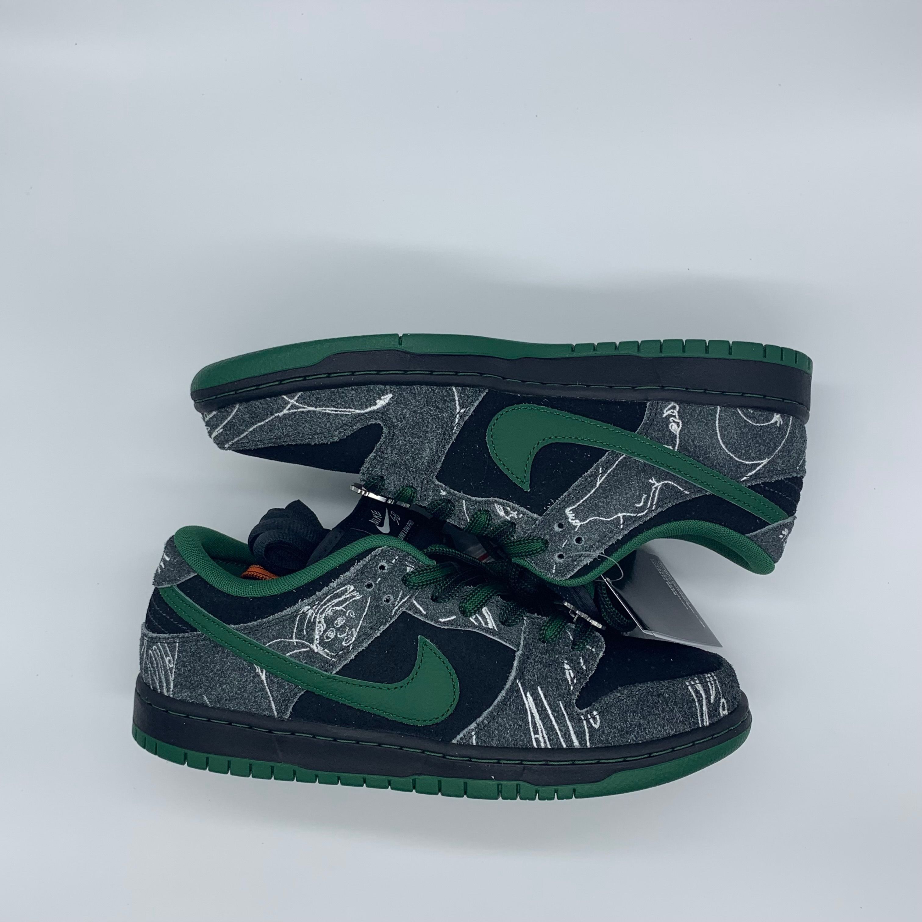 There Skateboards × Nike SB Dunk Low Pro "Anthracite and Gorge Green"
