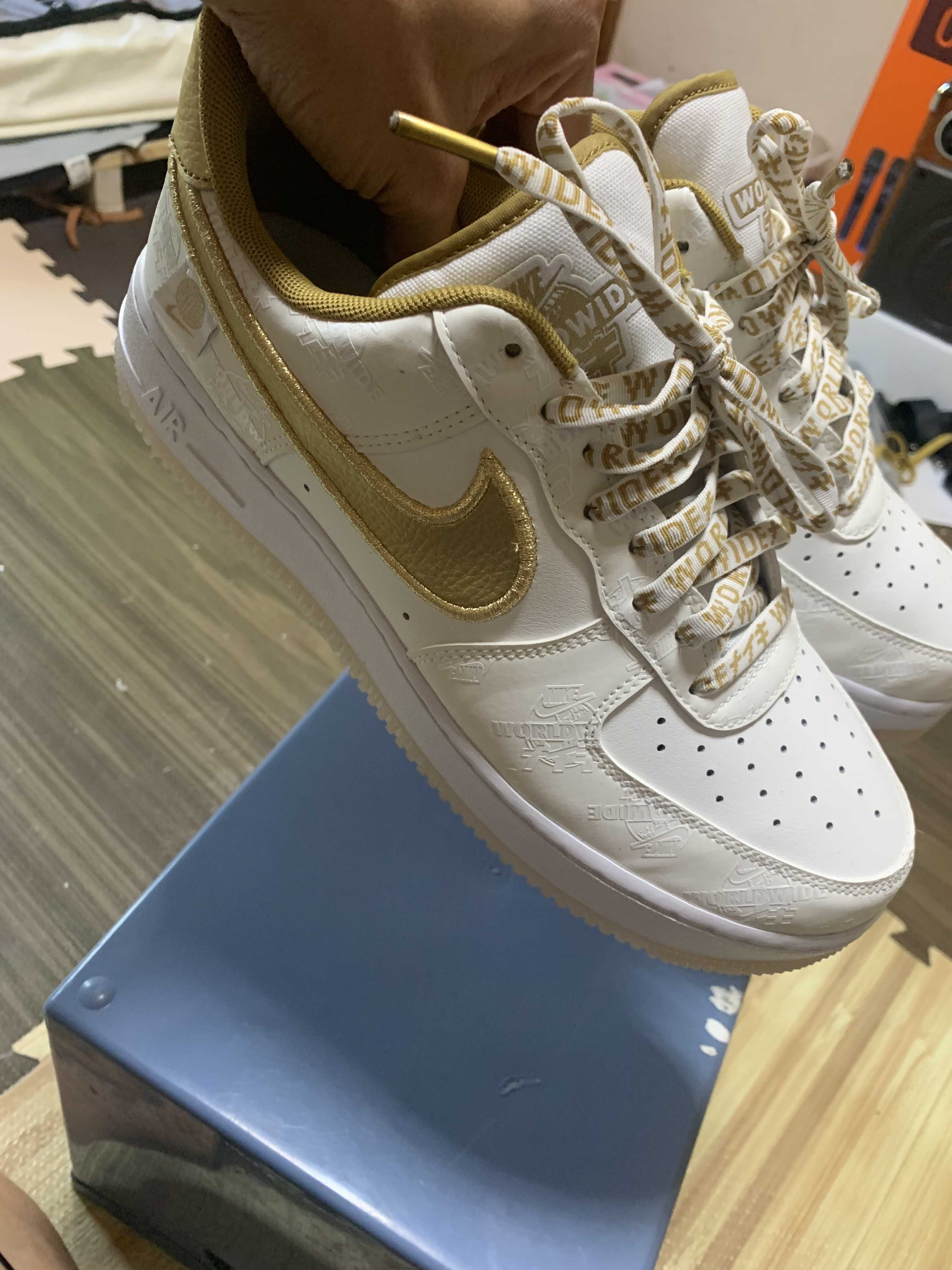 Nike World Wide Pack Air Force 1 KATAKANA "White/Metalic Gold"