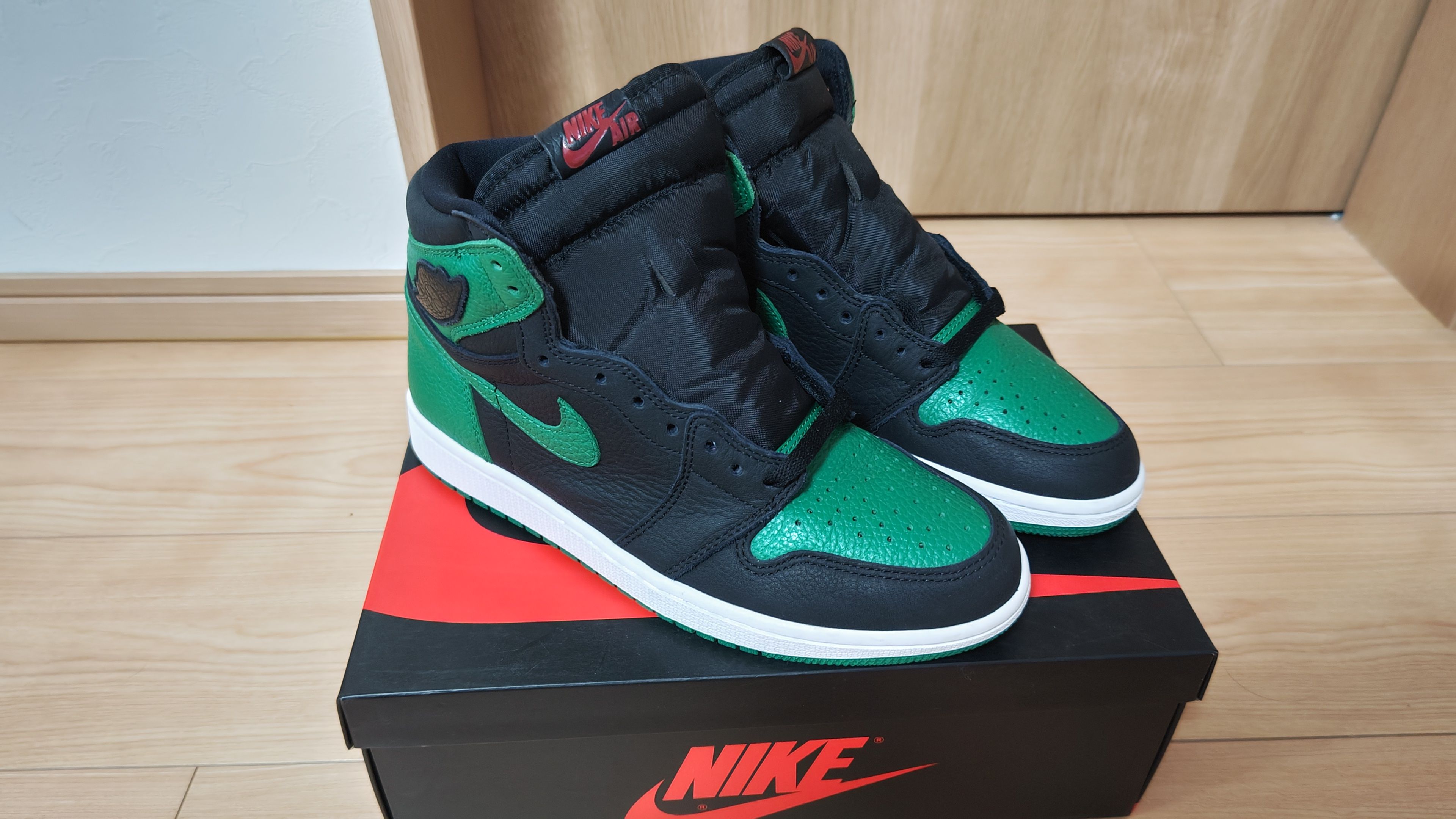 Nike Air Jordan 1 Retro High OG "Black/Pine Green" (2020)      