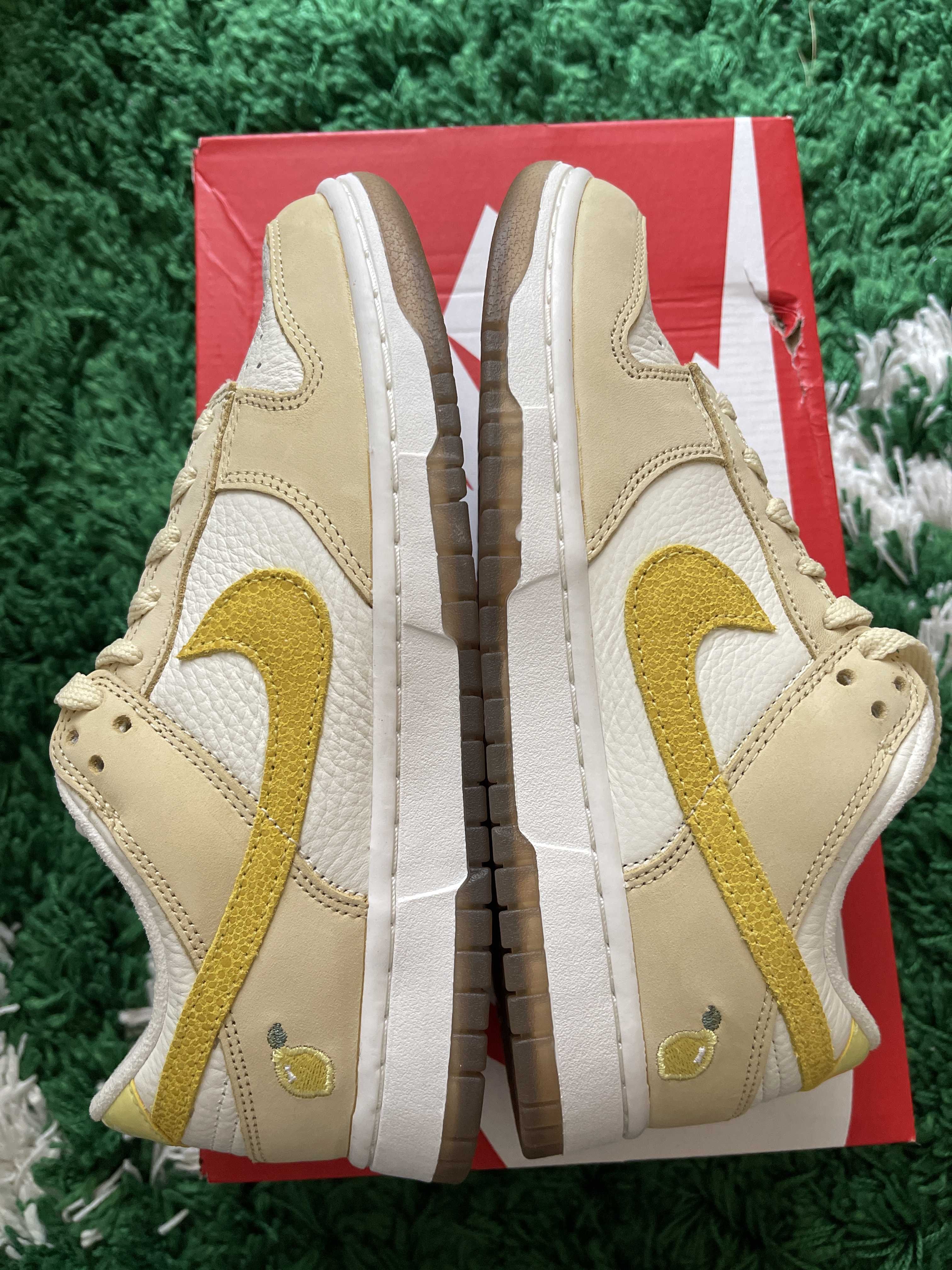 NIKE Women's DUNK LOW "LEMON DROP"