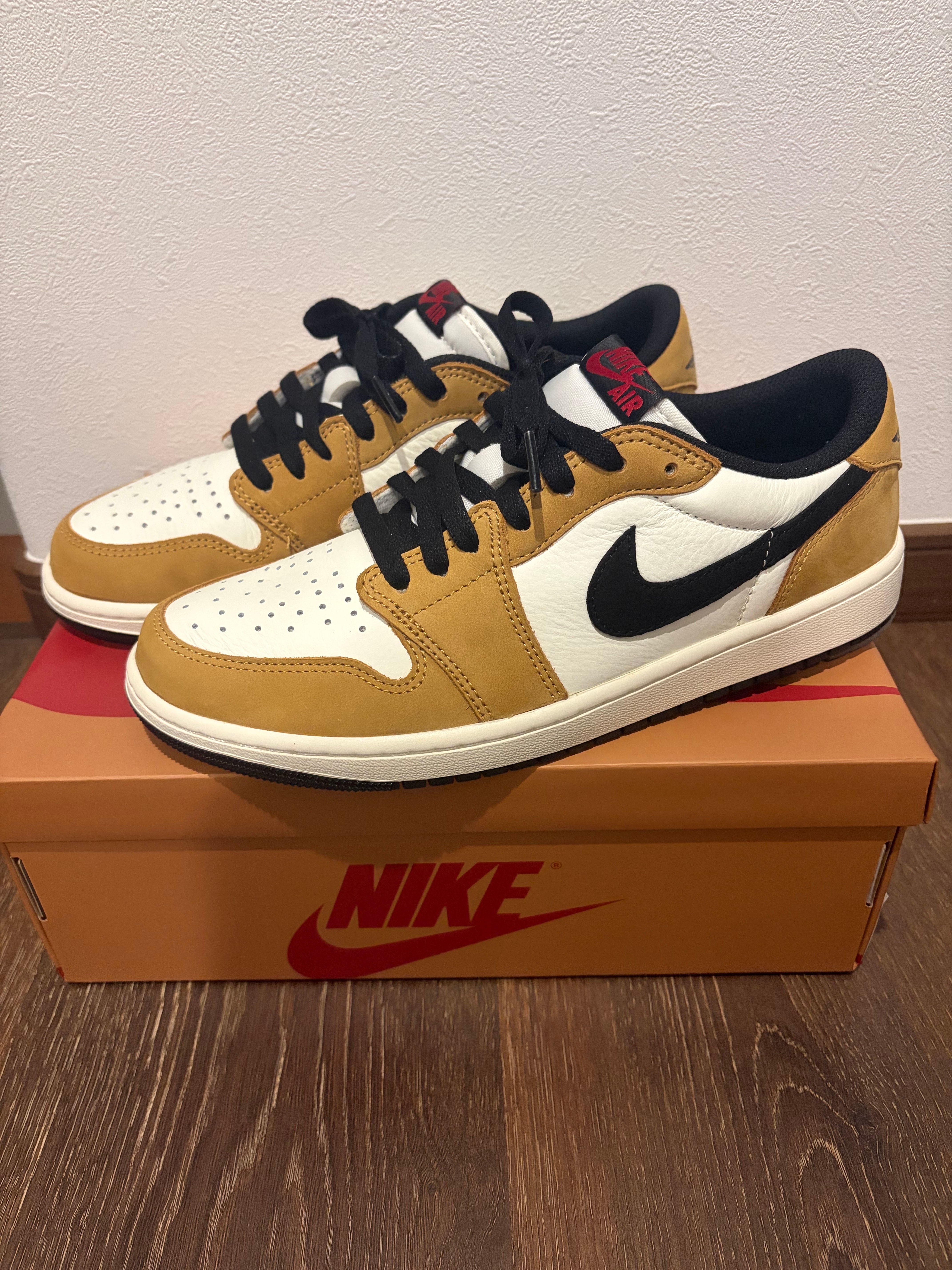 ナイキ エアジョーダン1 ロー OG "ルーキー オブ ザ イヤー/セイル アンド ゴールデン ハーベスト"