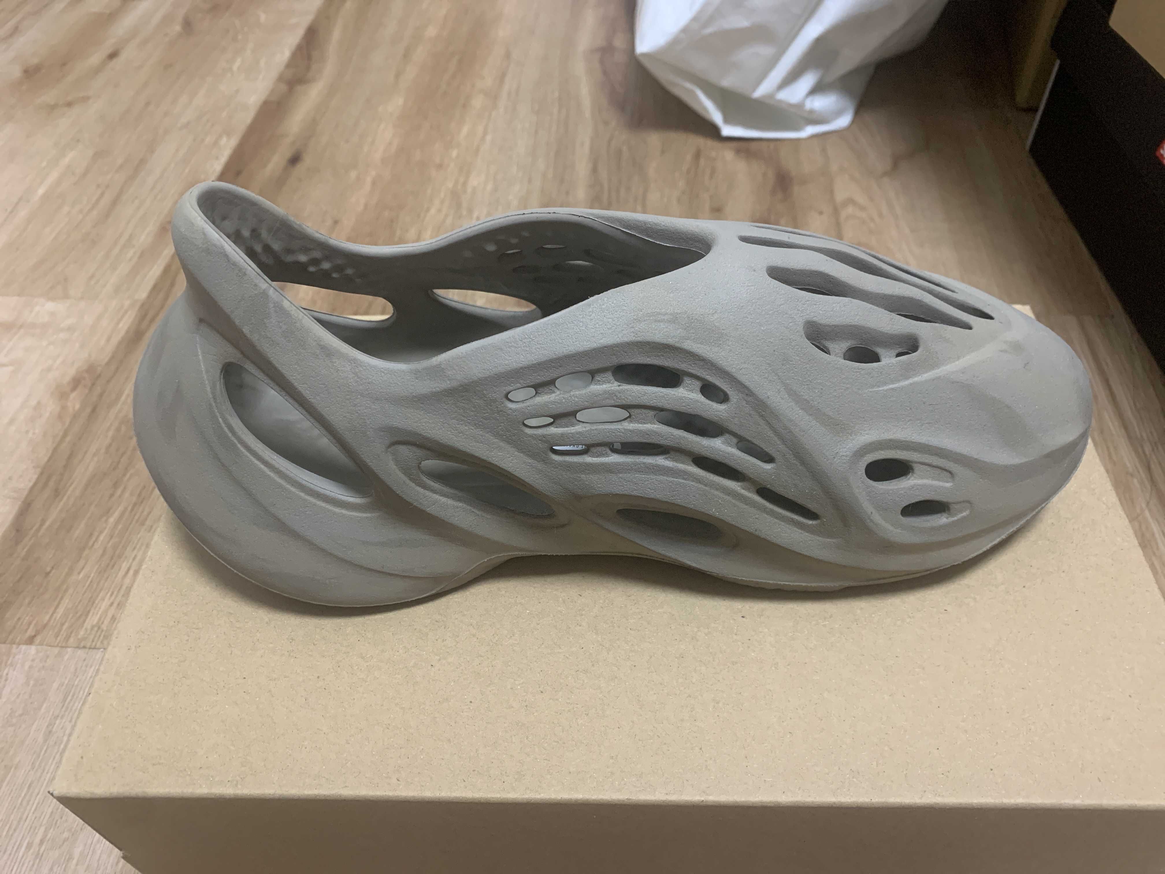 adidas YEEZY Foam Runner "Stone Sage"