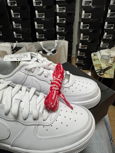 シュプリーム × ナイキ エアフォース1 ロー シュプリーム × ナイキ エアフォース1 ロー