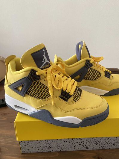 Nike Air Jordan 4 "Tour Yellow"