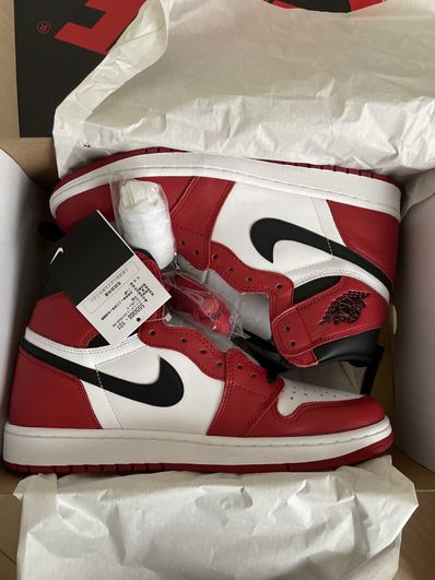 Nike Air Jordan 1 Retro High "Chicago" (2015)