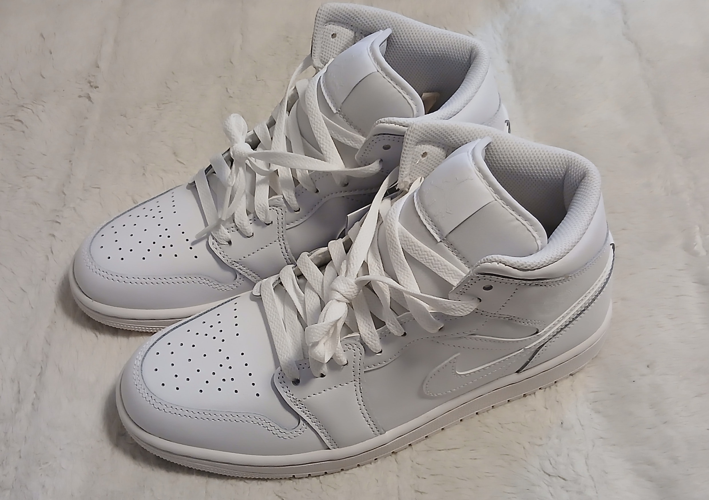 Nike Air Jordan 1 Mid "Triple White"