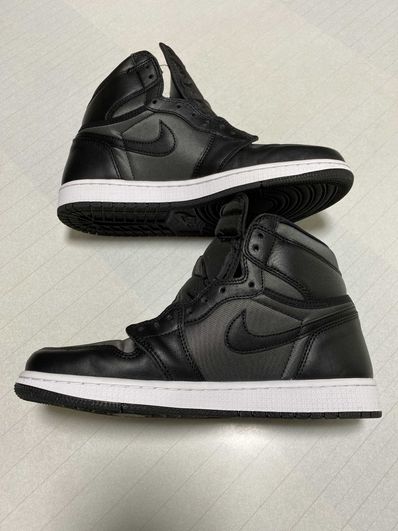 Nike Air Jordan 1 Retro High OG "Black/Metallic Silver/Gym Red"