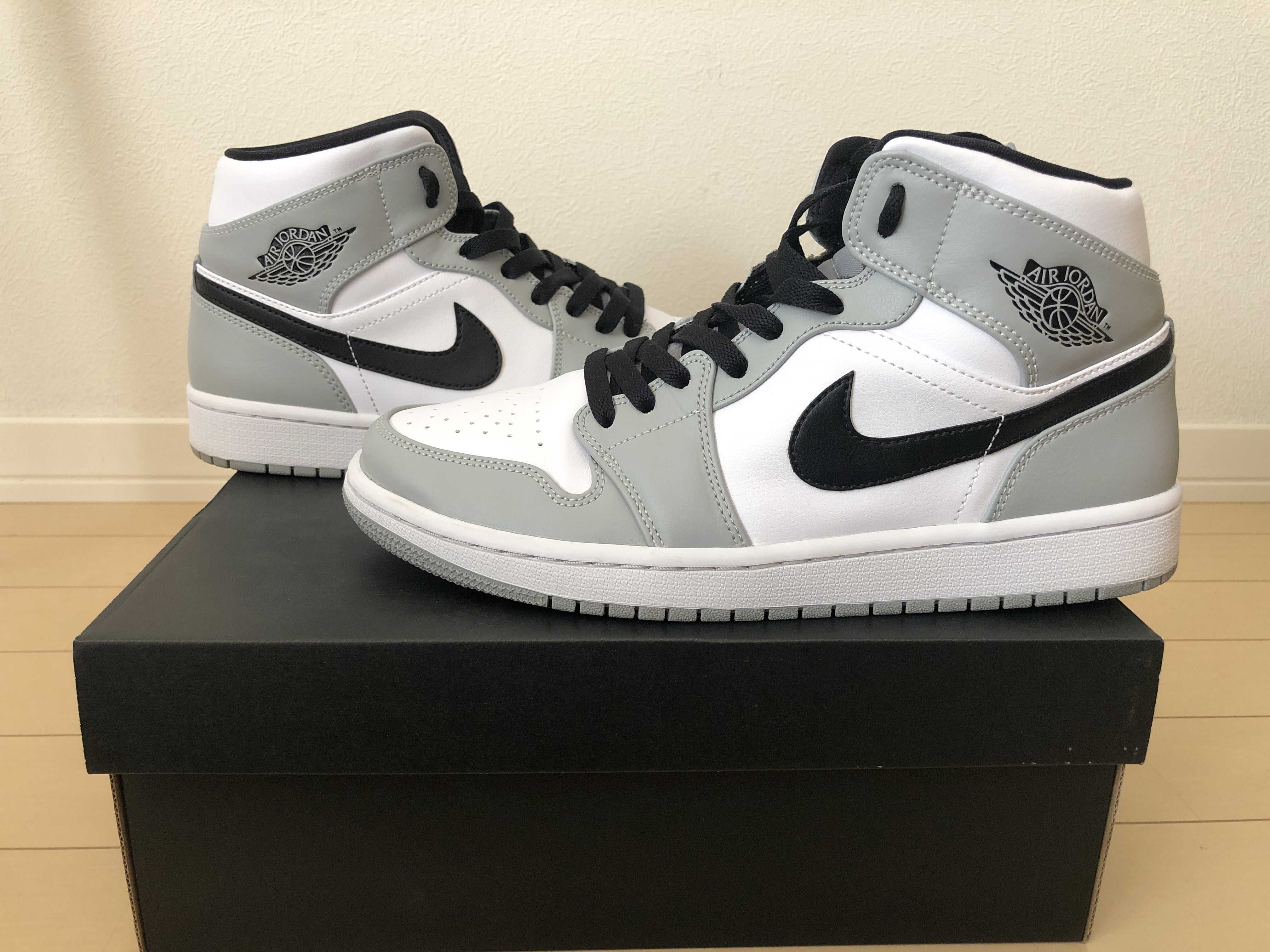 Nike Air Jordan 1 Mid "Light Smoke Grey/White/Black"