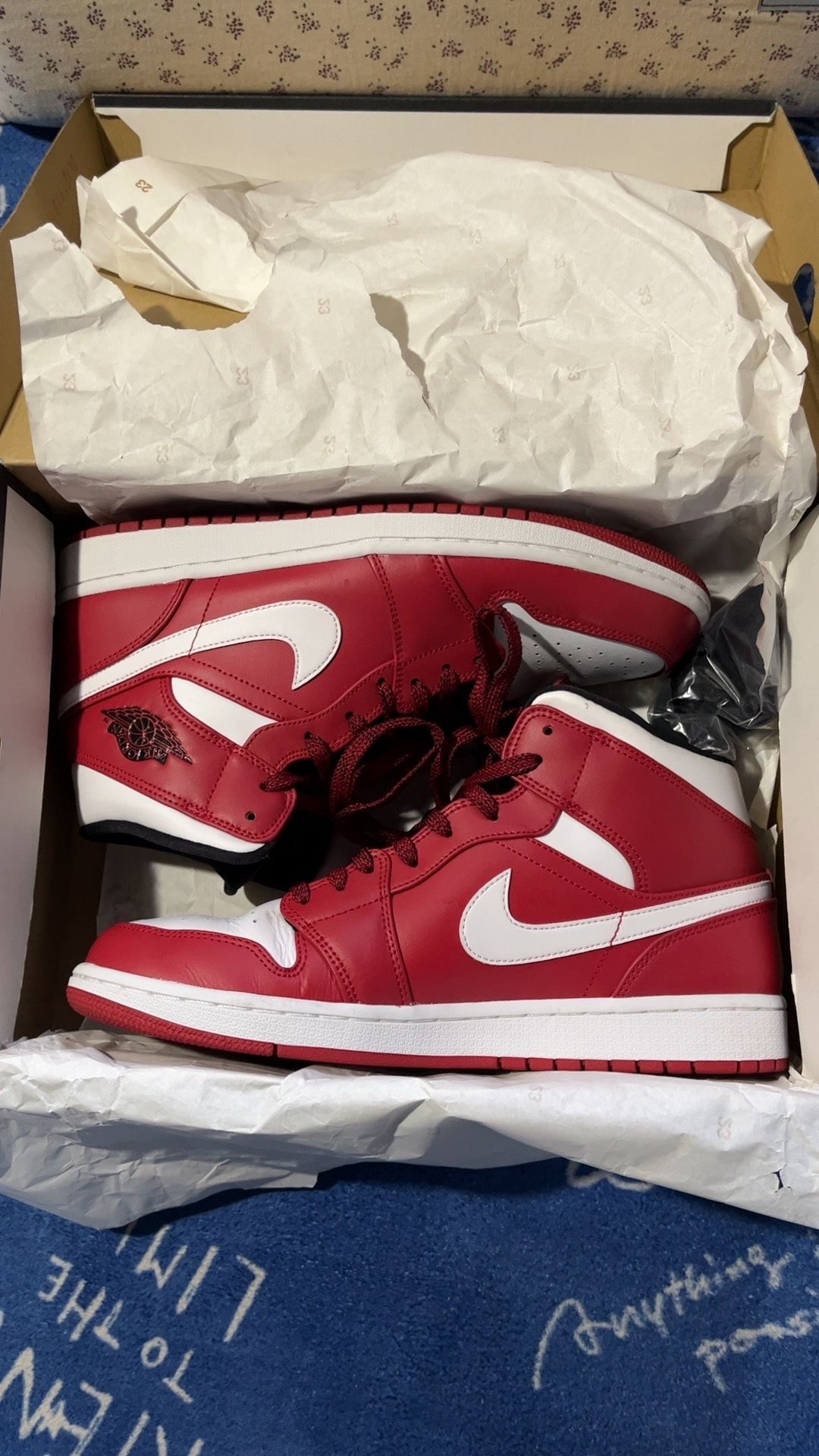NIKE AIR JORDAN 1 MID CHICAGO