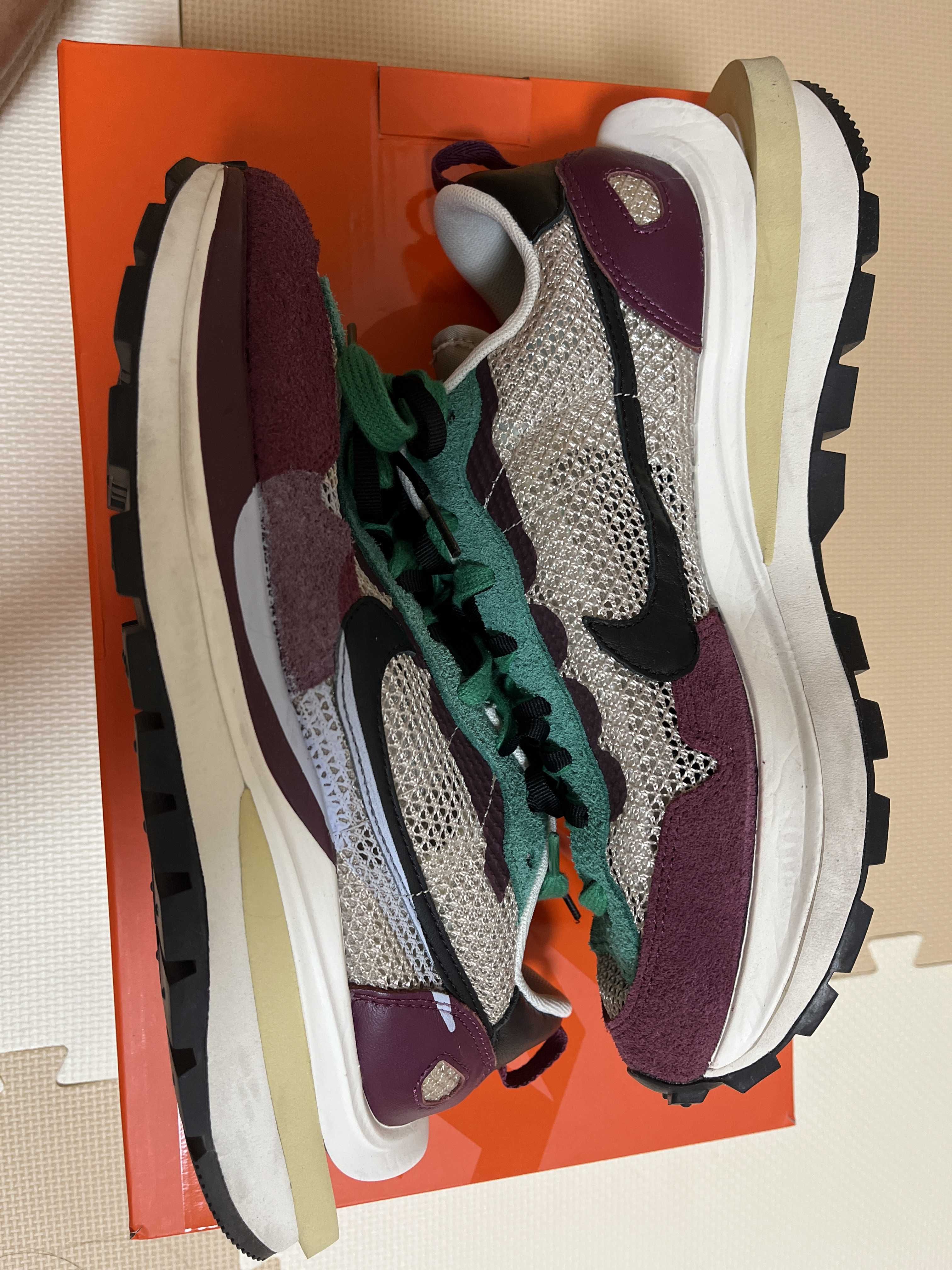 sacai × Nike Vapor Waffle "String/Red/Green"