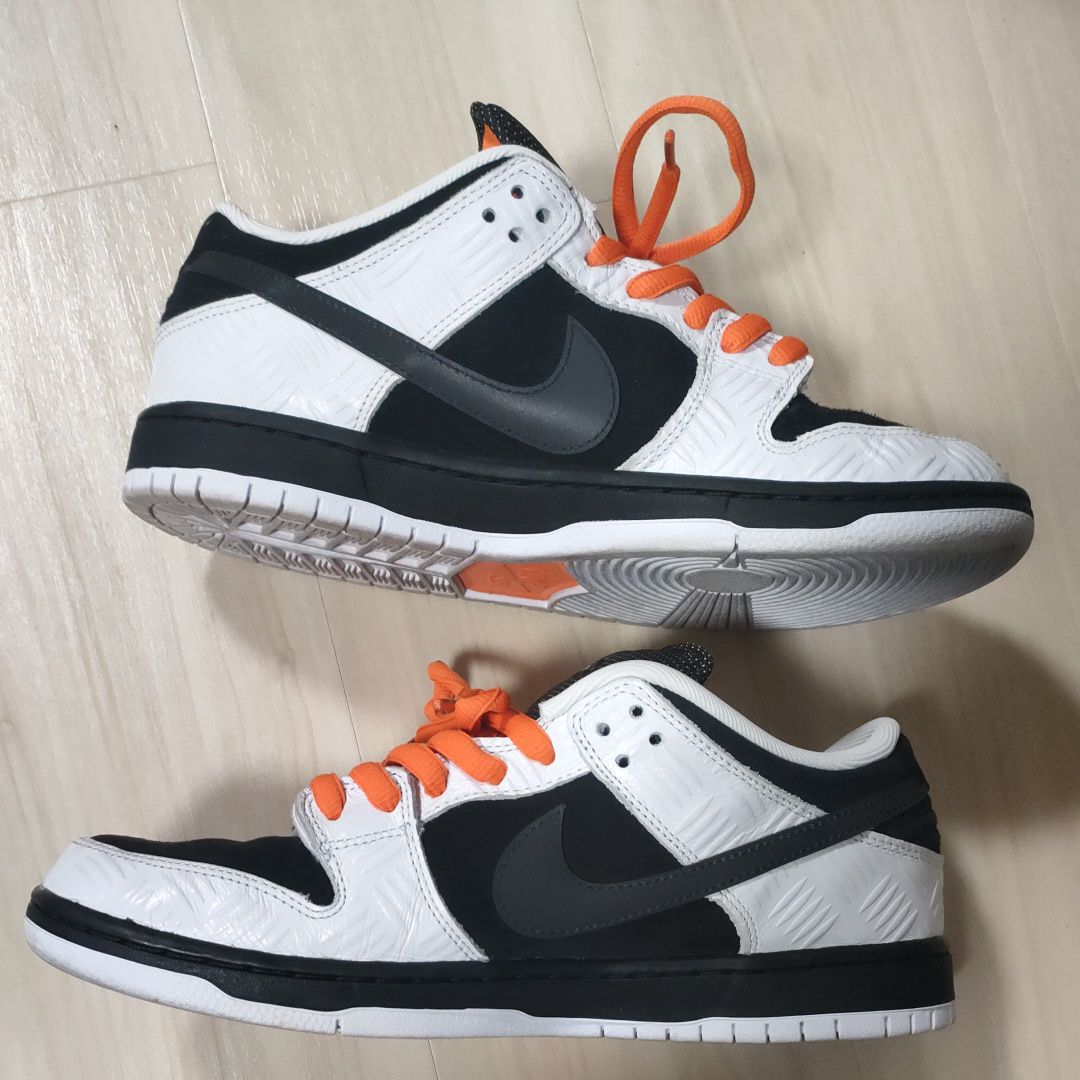 TIGHTBOOTH × Nike SB Dunk Low Pro QS "Black and White"