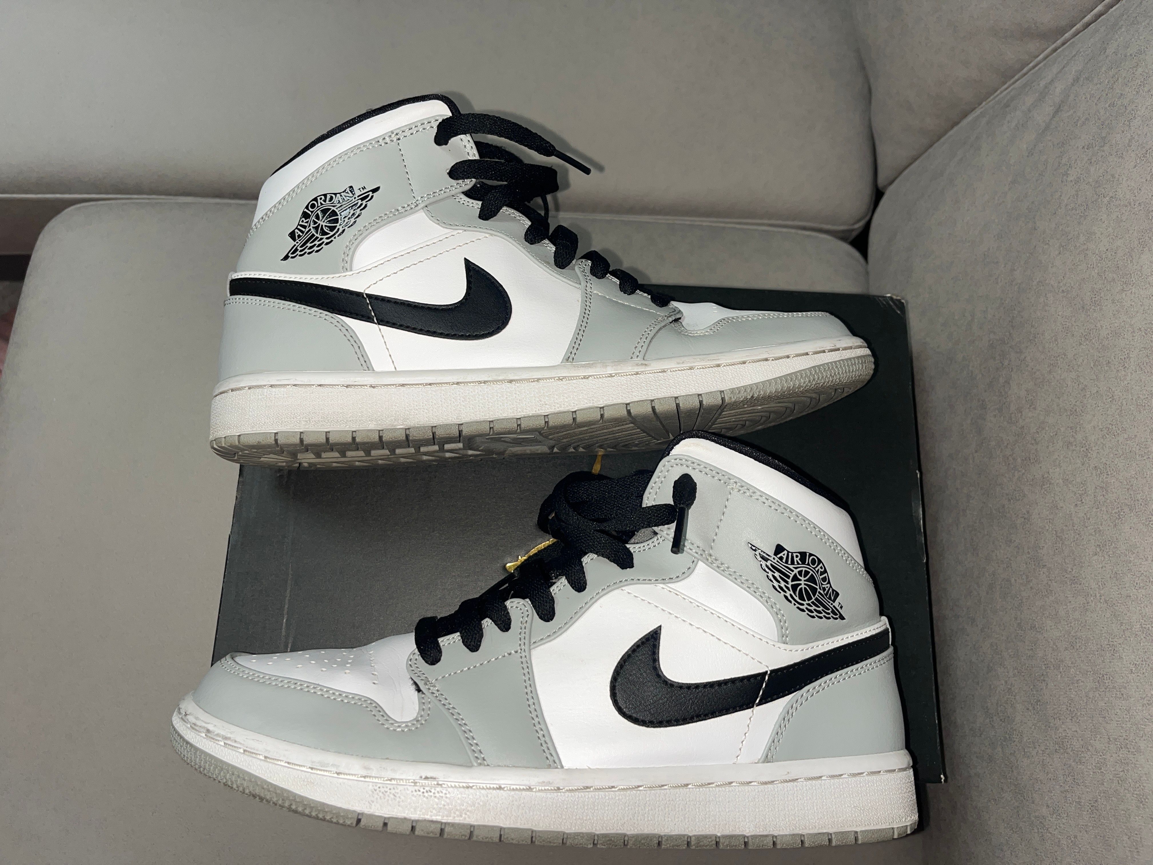 Nike Air Jordan 1 Mid "Light Smoke Grey/White/Black"
