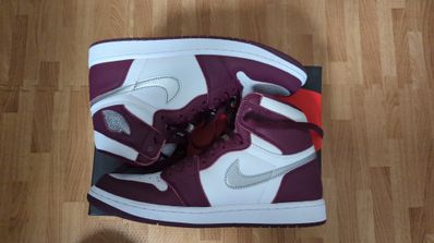 Nike Air Jordan 1 High OG "Bordeaux"