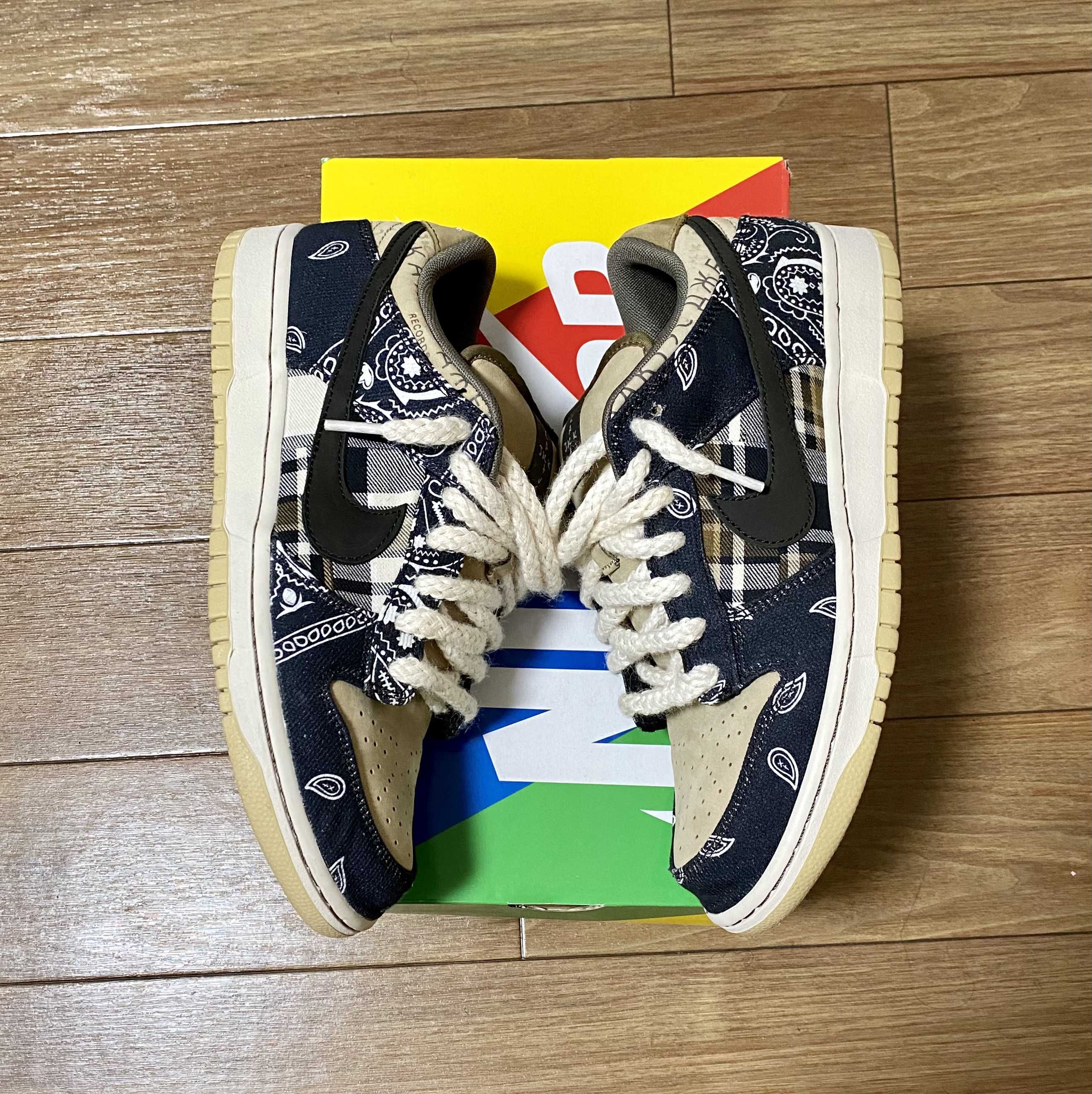 Travis Scott × Nike SB Dunk Low "Black/Parachute Beige"