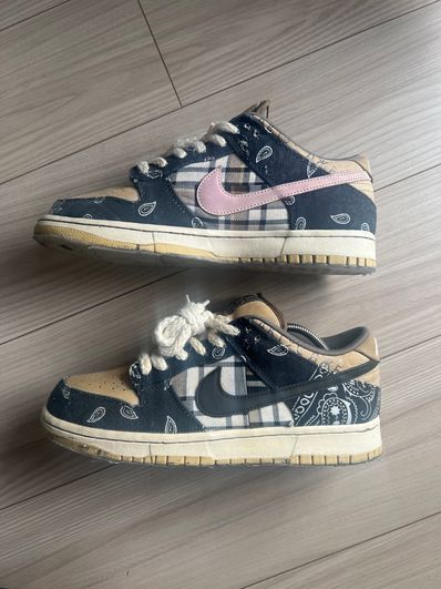 Travis Scott × Nike SB Dunk Low "Black/Parachute Beige"