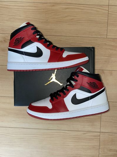 Nike Air Jordan 1 Mid "Chicago"