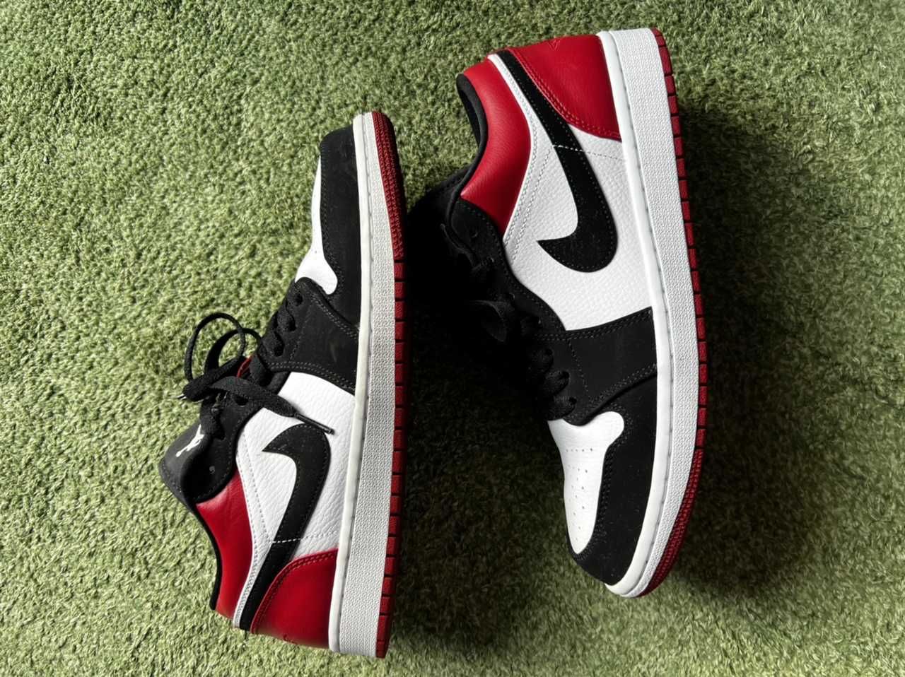 Nike Air Jordan 1 Low "Black Toe"