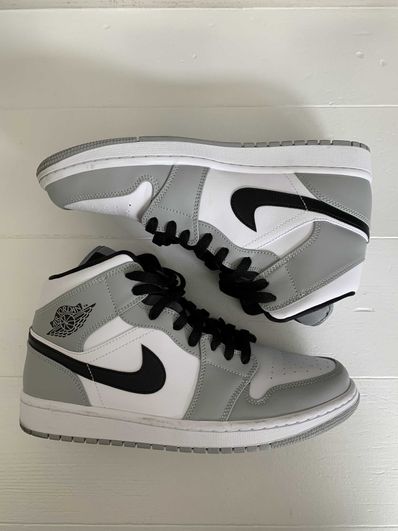 Nike Air Jordan 1 Mid "Light Smoke Grey/White/Black"
