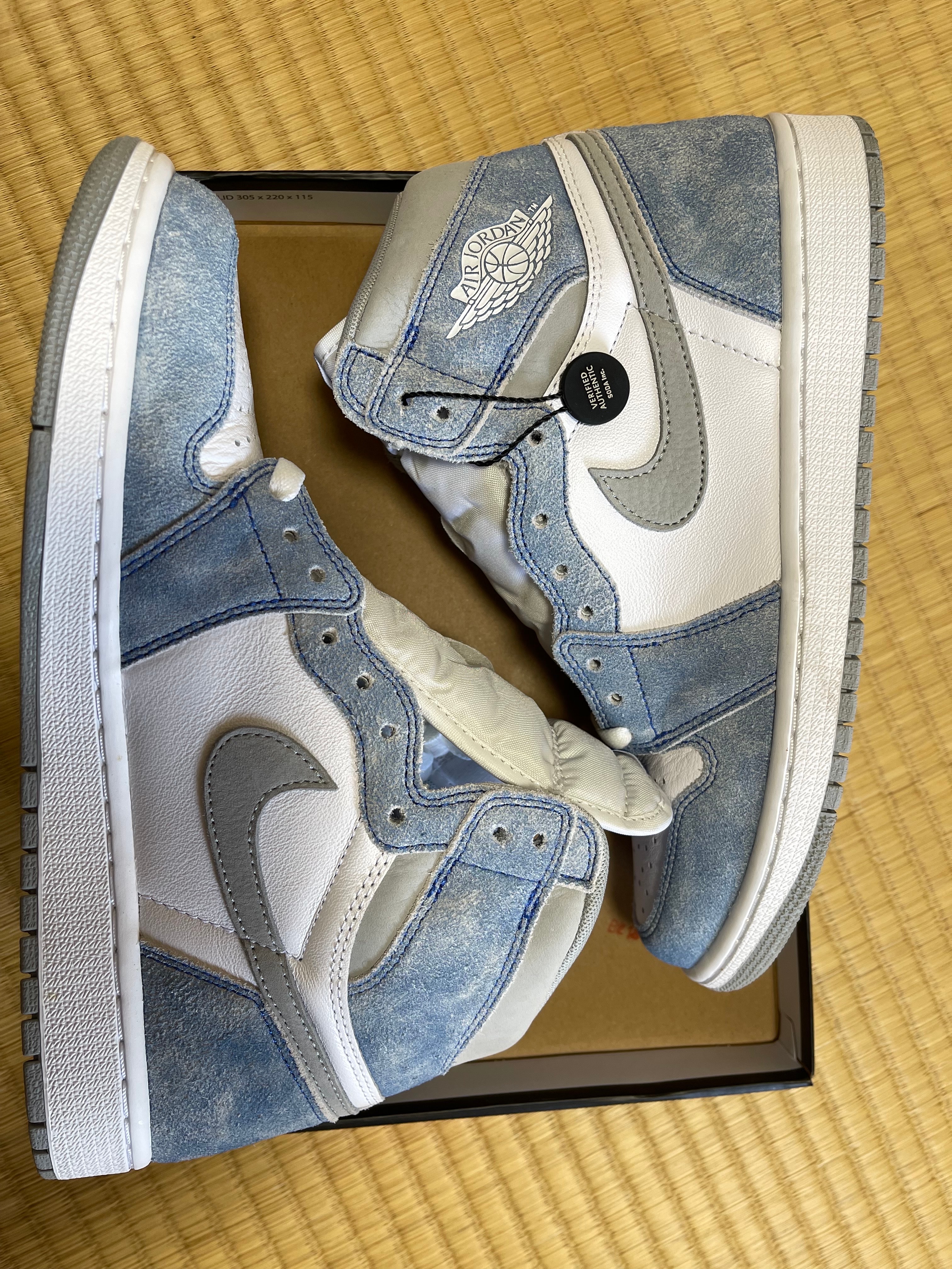 Nike Air Jordan 1 High OG "Hyper Royal"