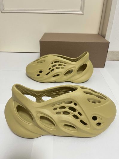 adidas YEEZY Foam Runner "Sulfur"