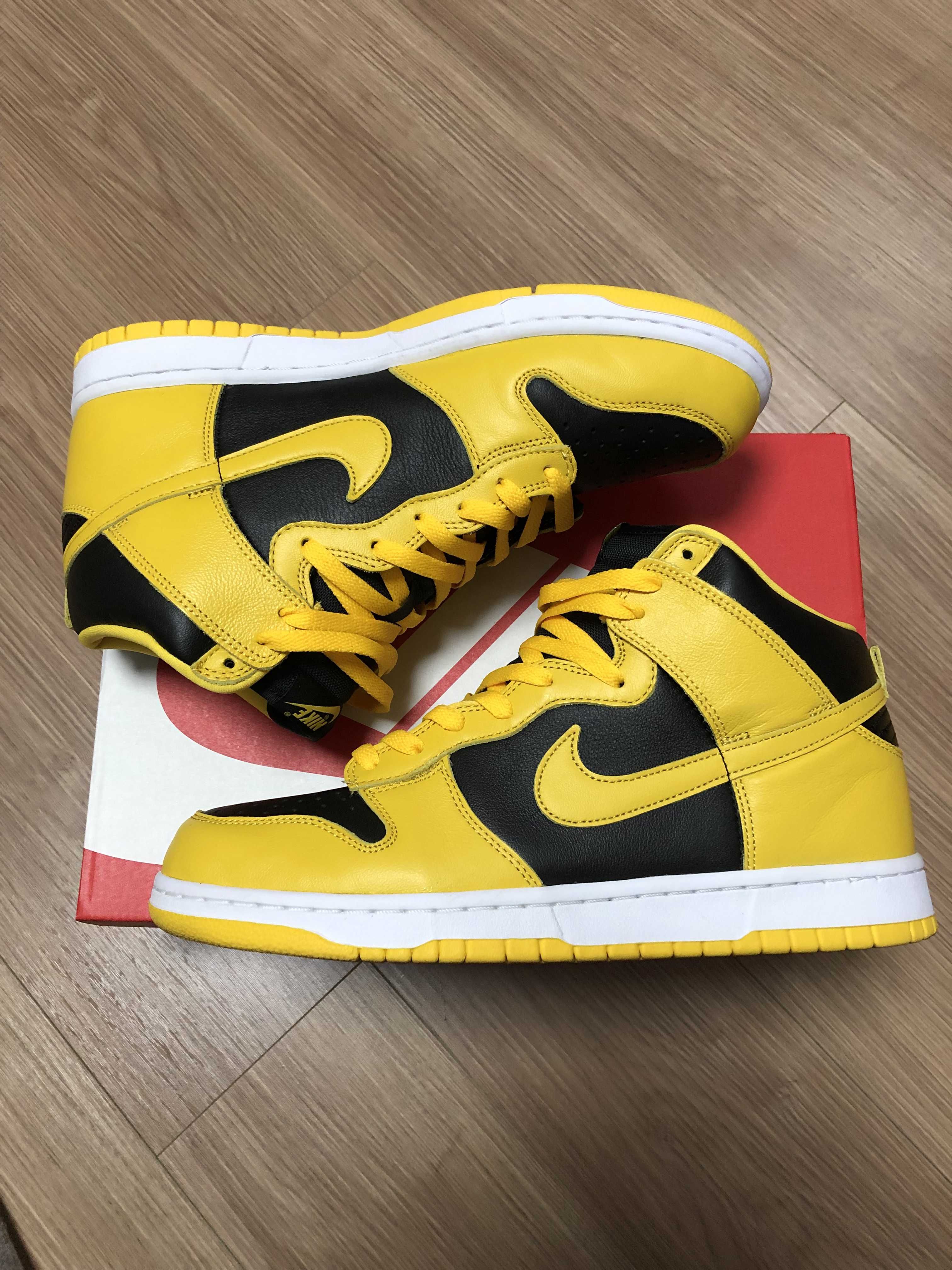 Nike Dunk High "Black/Varsity Maize"