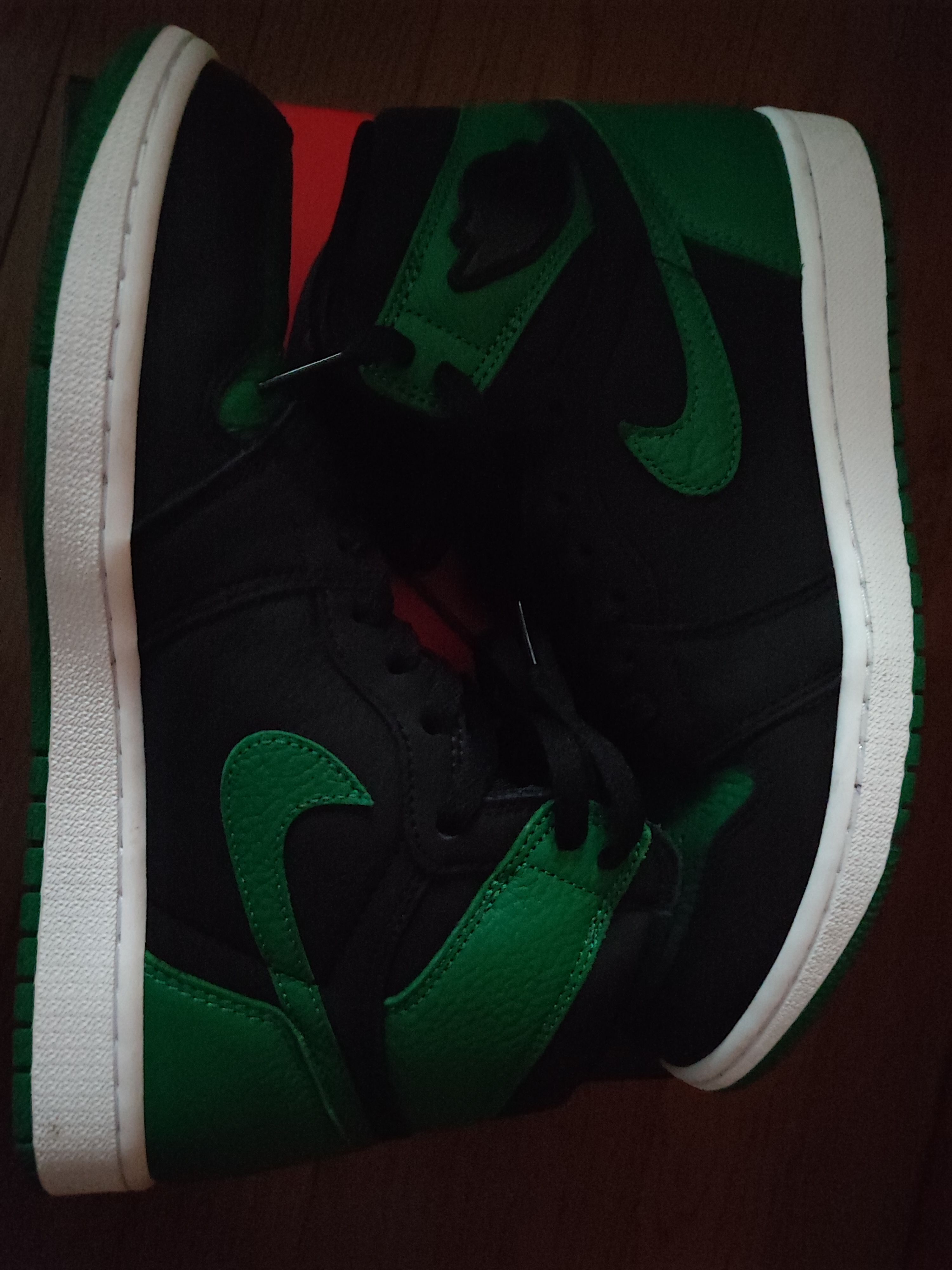 Nike Air Jordan 1 Retro High OG "Black/Pine Green" (2020)