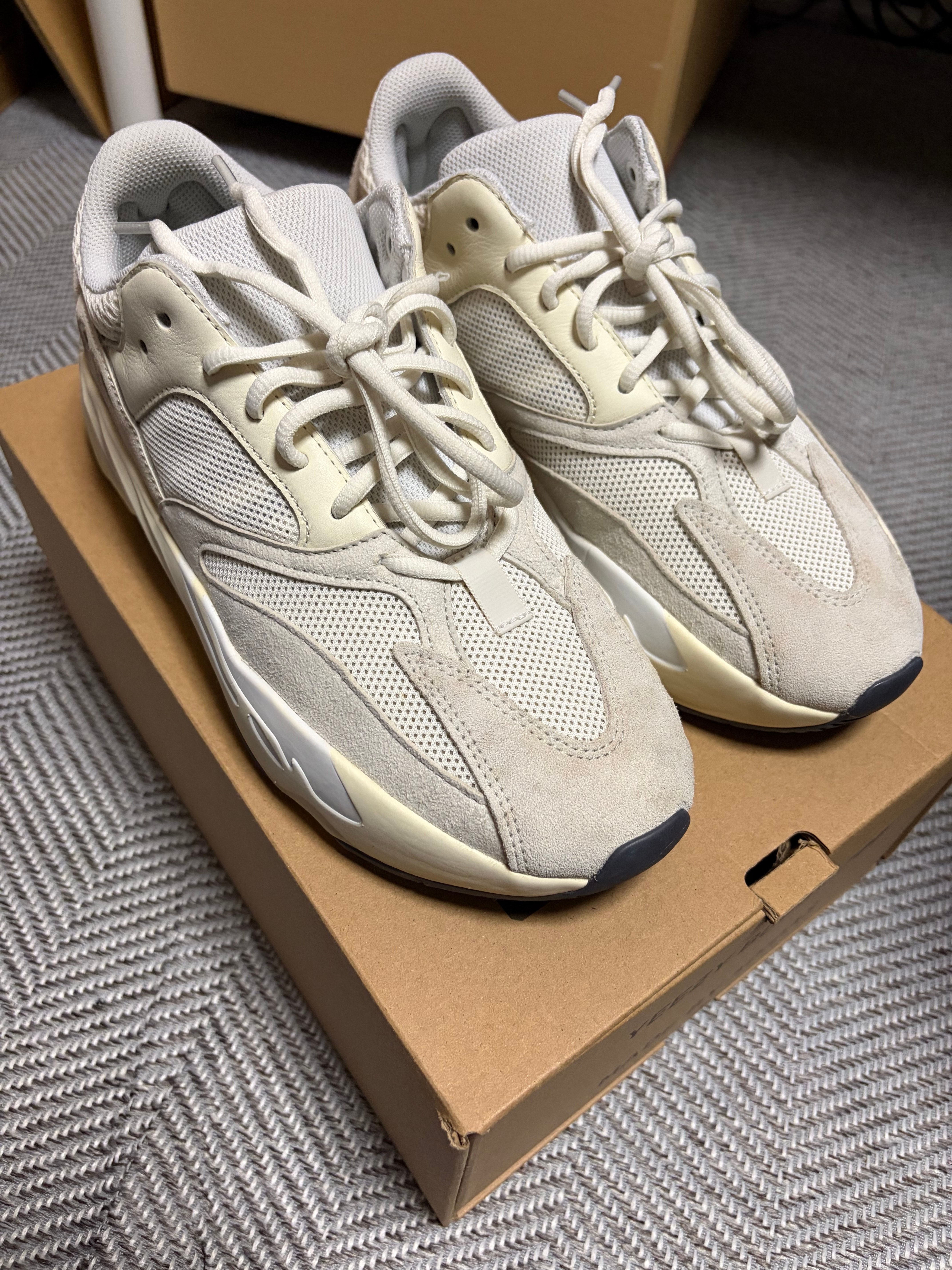 adidas YEEZY Boost 700 "Analog"