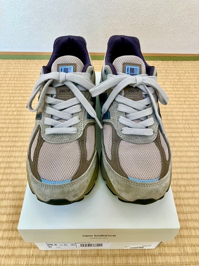 AURALEE × New Balance 990V4 "Taupe"