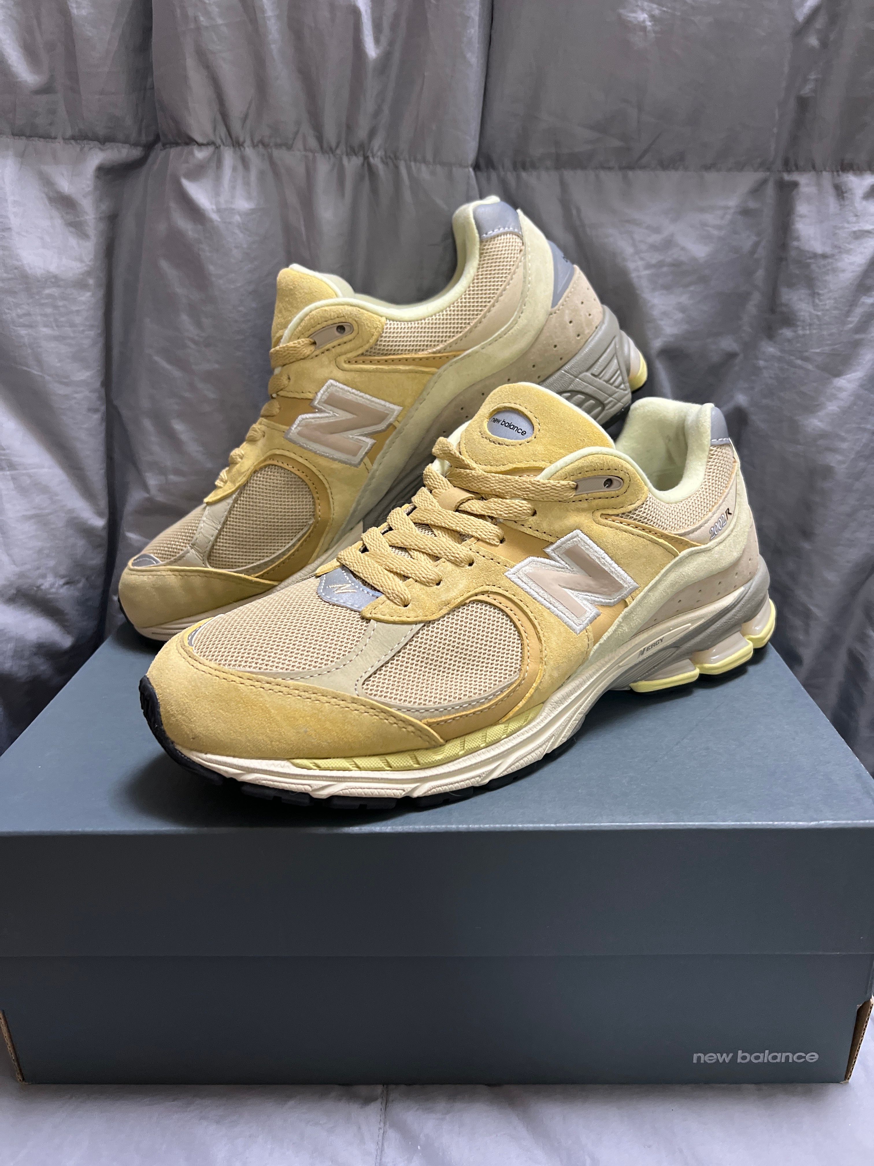 AURALEE × New Balance 2002R "Yellow/Beige"