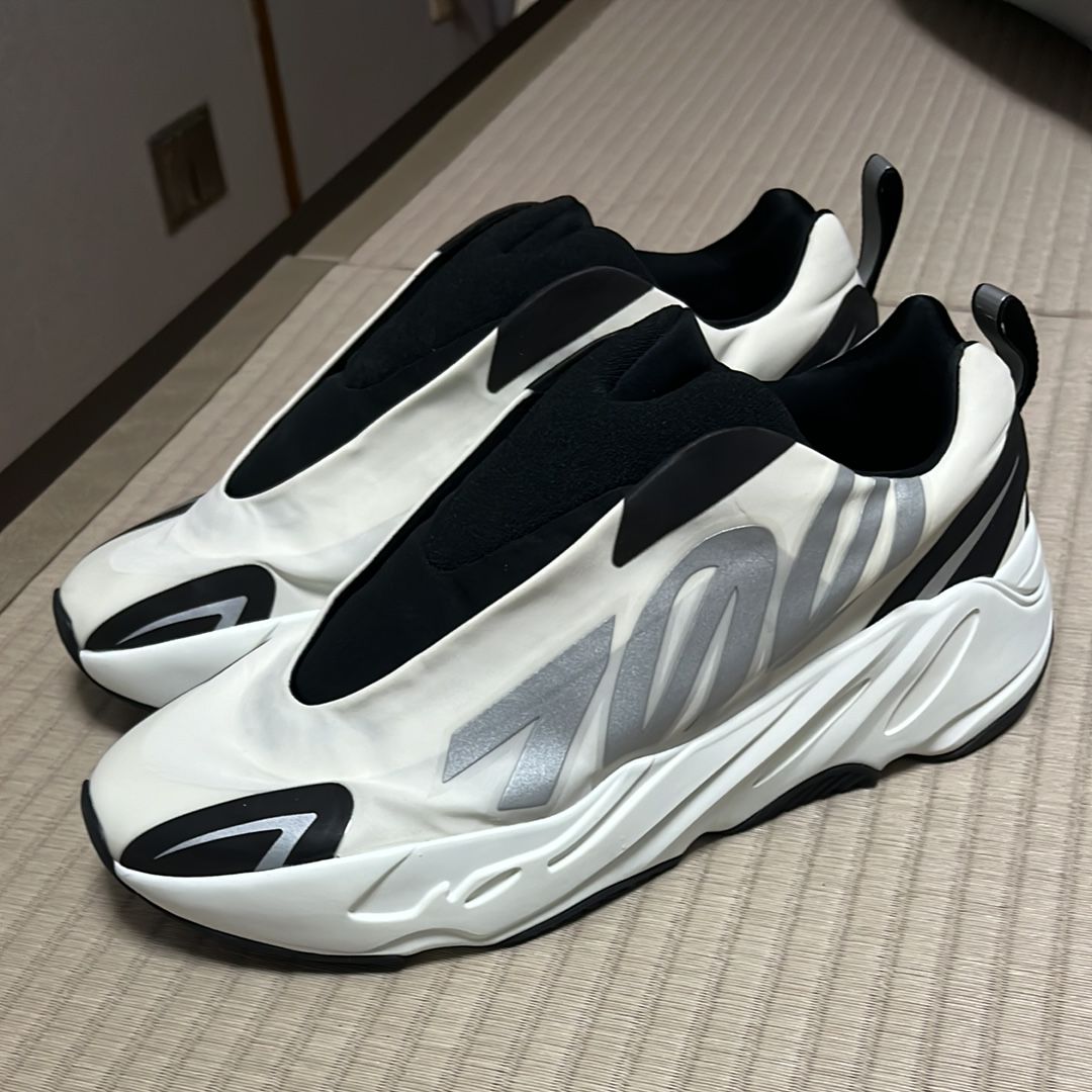 adidas YEEZY Boost 700 MNVN Analog "White"
