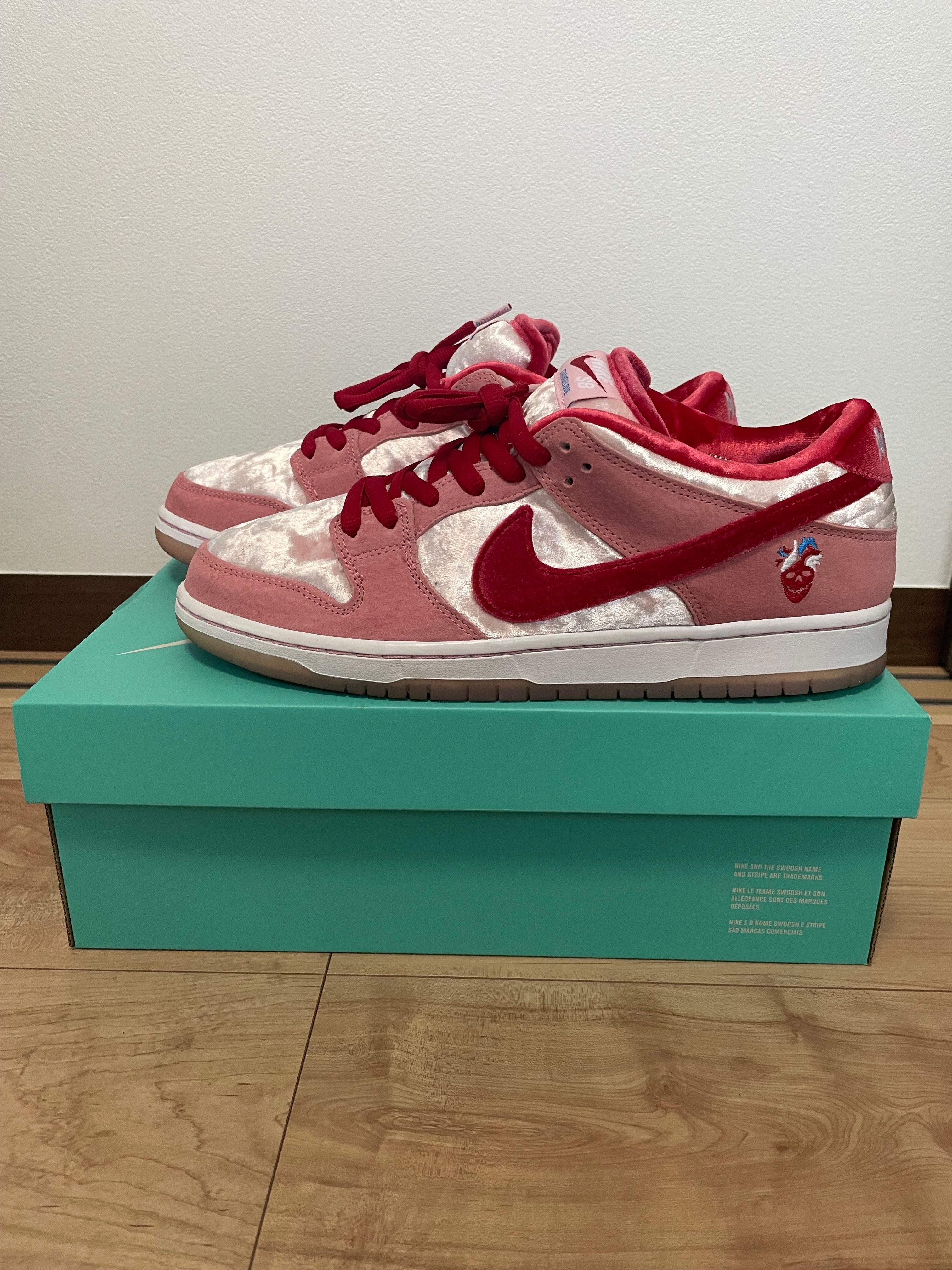 Strangelove × Nike SB Dunk Low "Valentine’s Day"