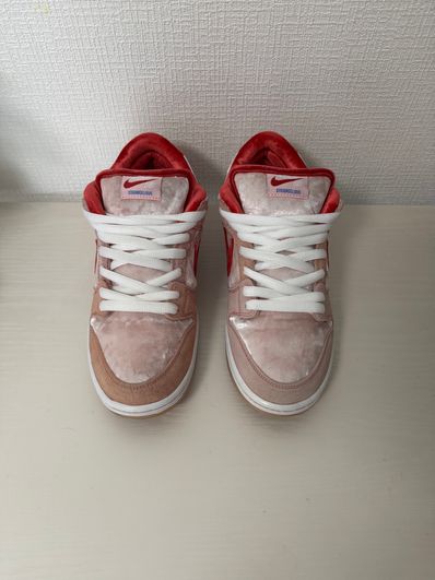 Strangelove × Nike SB Dunk Low "Valentine’s Day"