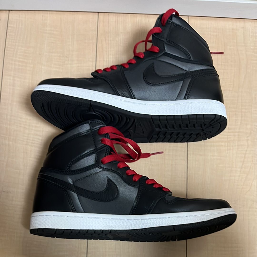 Nike Air Jordan 1 Retro High OG "Black/Metallic Silver/Gym Red"