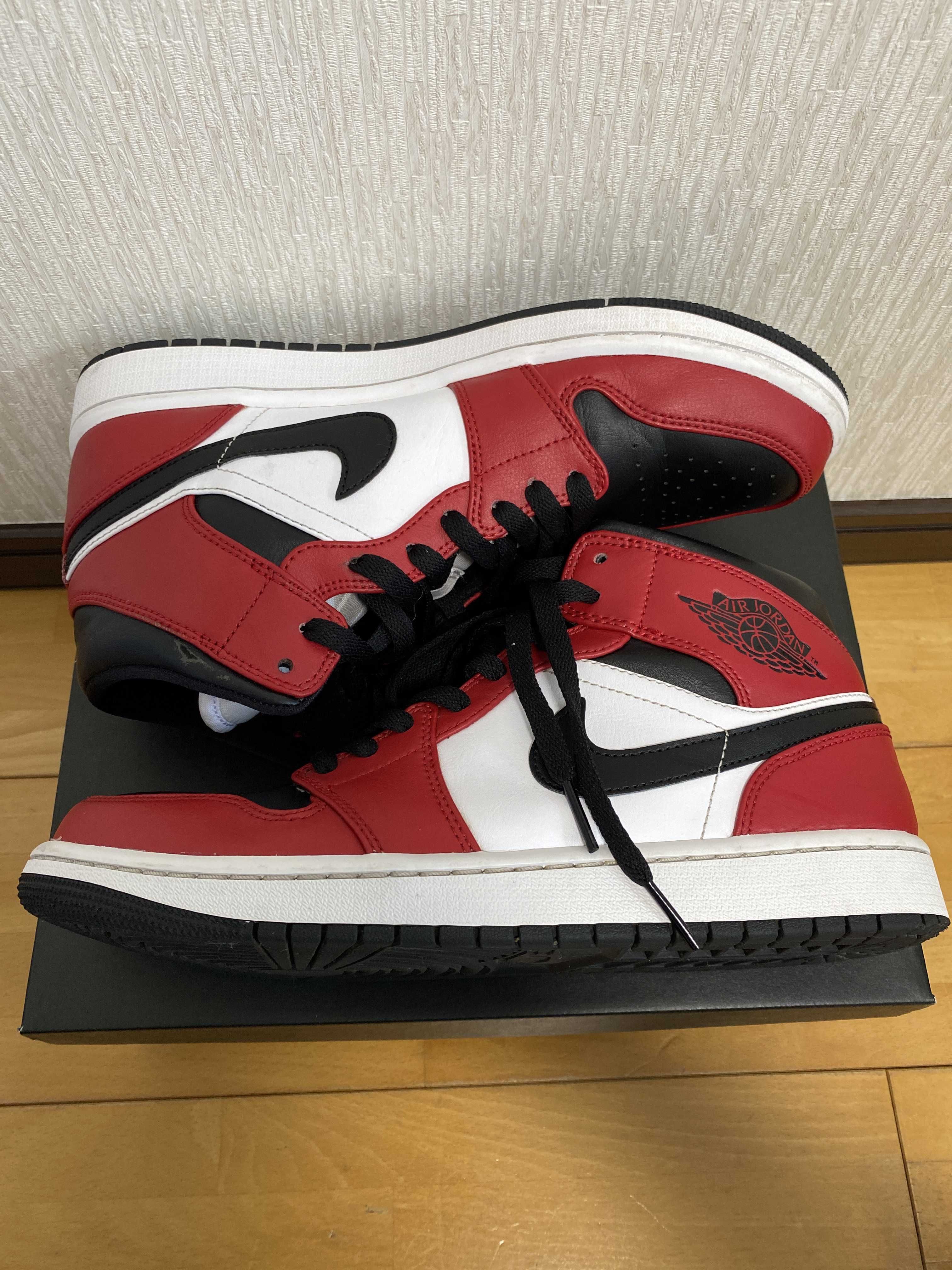 Nike Air Jordan 1 Mid "Chicago Black Toe"