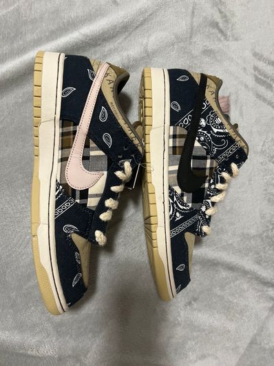 Travis Scott × Nike SB Dunk Low "Black/Parachute Beige"