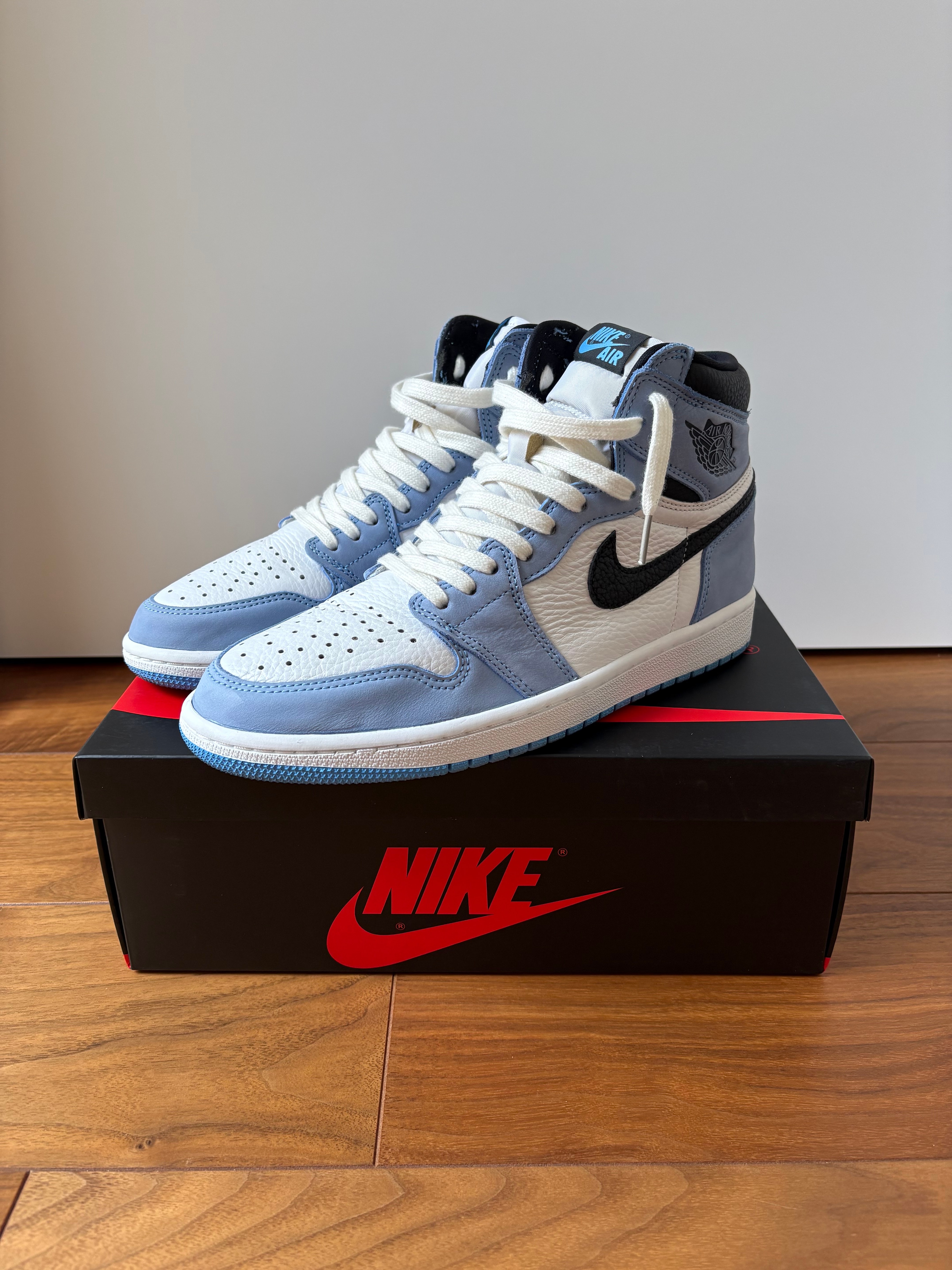 Nike Air Jordan 1 High OG "University Blue"