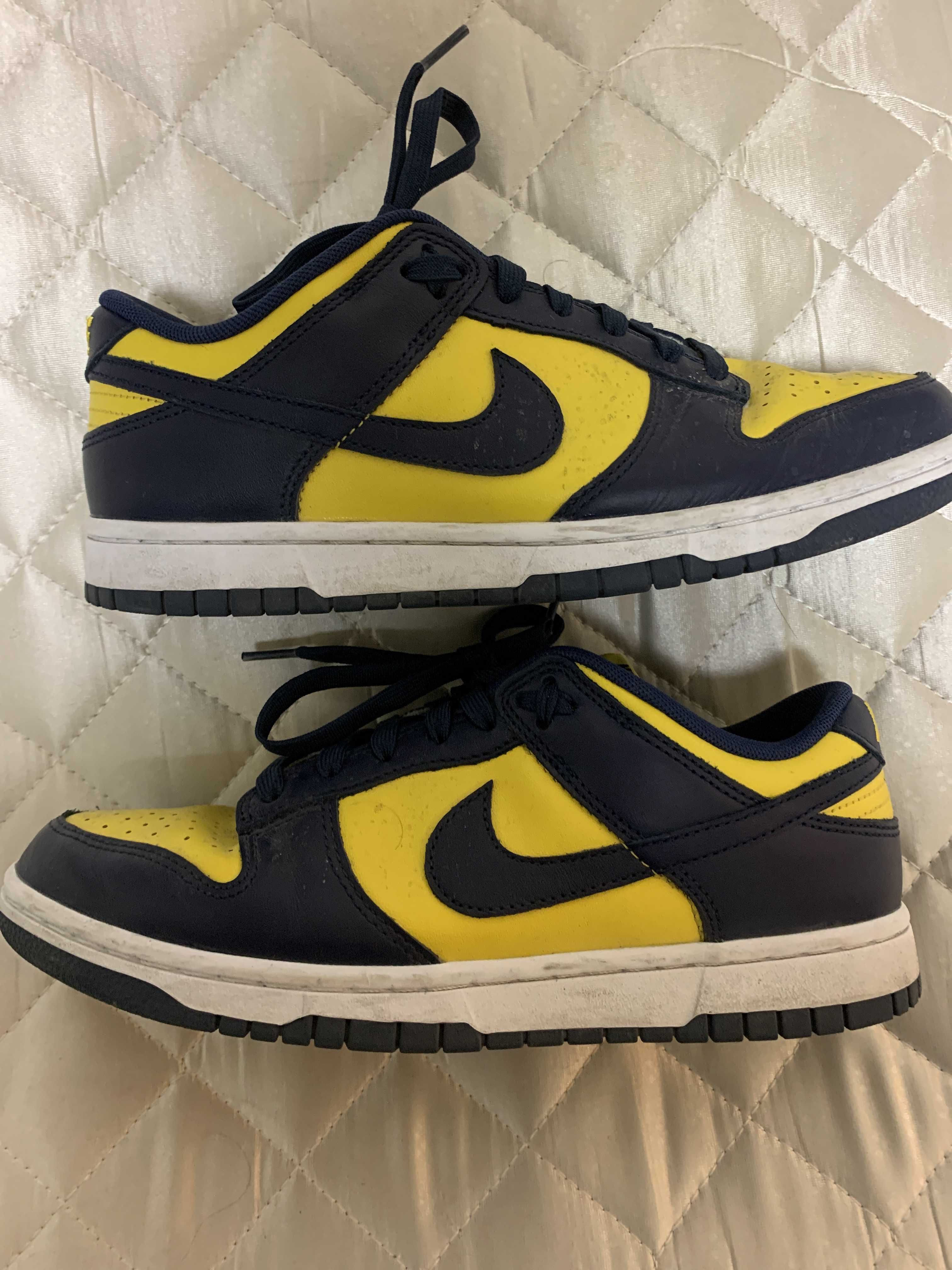 Nike Dunk Low "Michigan"