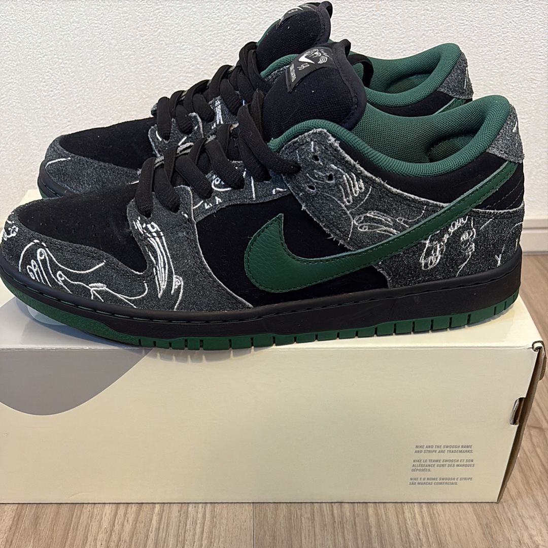 There Skateboards × Nike SB Dunk Low Pro "Anthracite and Gorge Green"