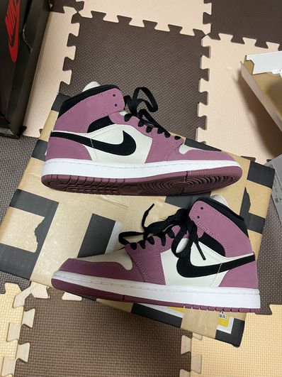 Nike Women's Air Jordan 1 Mid "Berry Pink"