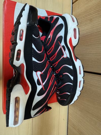 Nike Air Max Plus "Black/White-University Red"