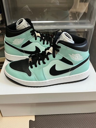 Nike Women's Air Jordan 1 Mid "Aqua Blue"