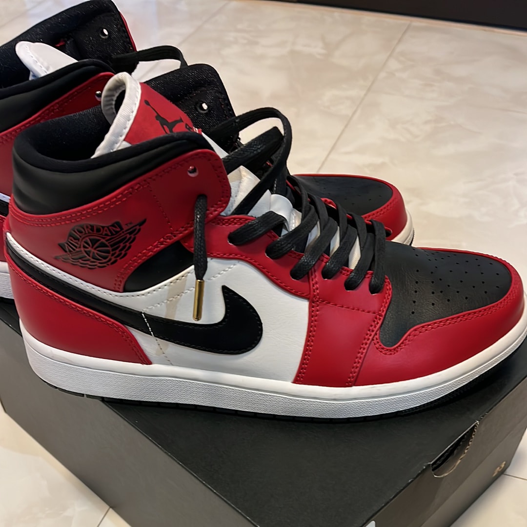 Nike Air Jordan 1 Mid "Chicago Black Toe"