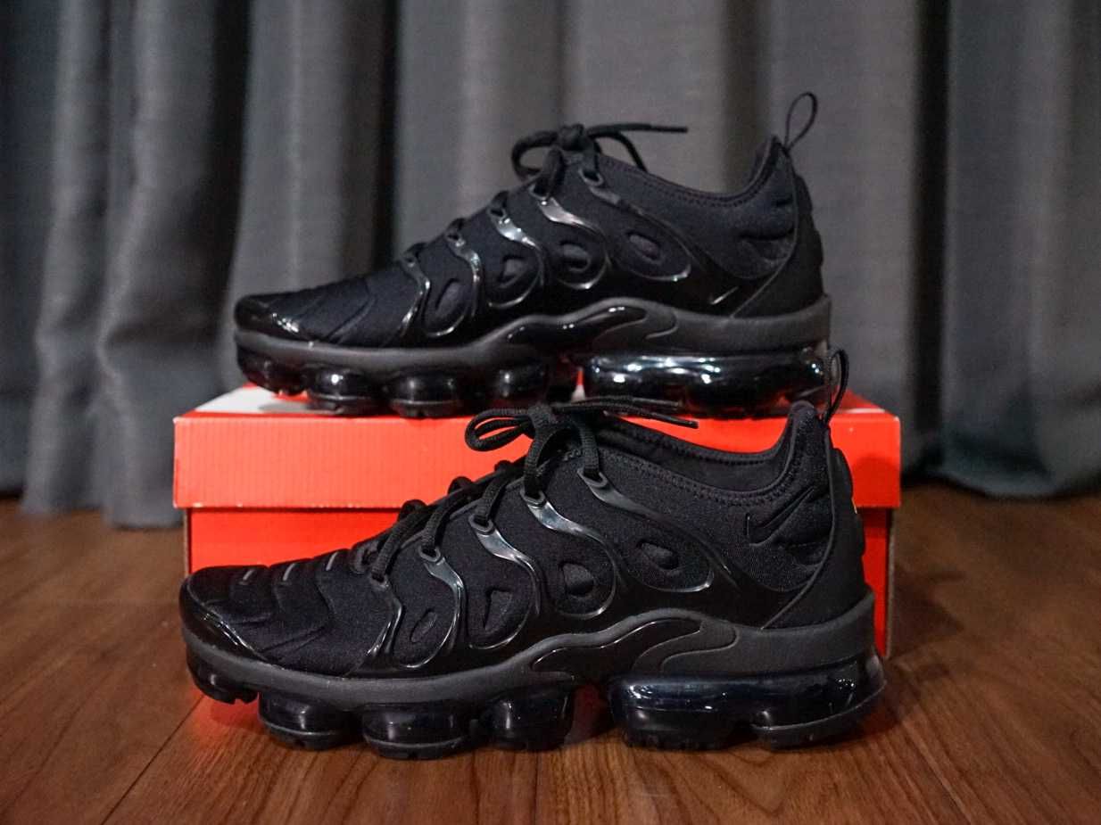 Nike Air Vapormax Plus "Triple Black" (2018)