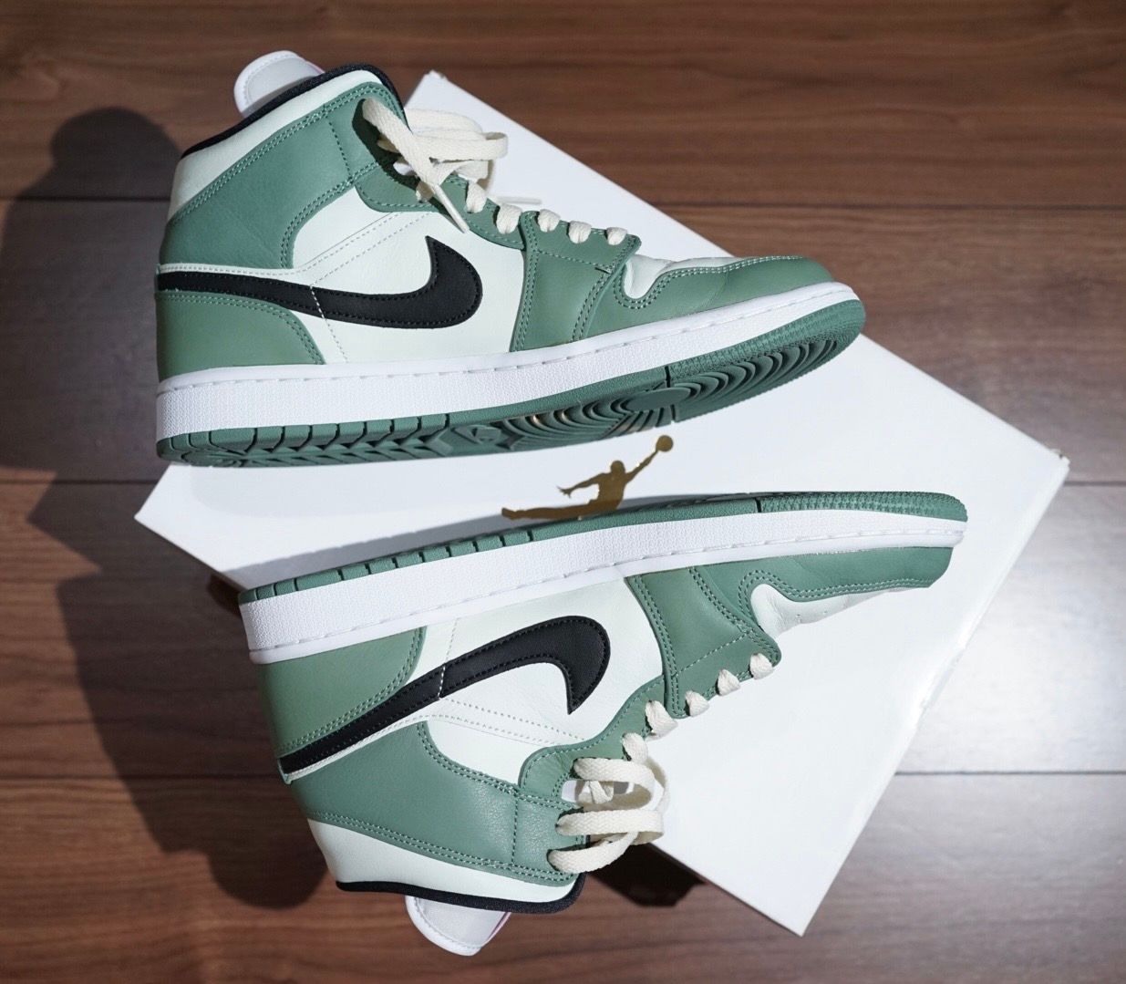 Nike Women's Air Jordan 1 Mid SE "Dutch Green"