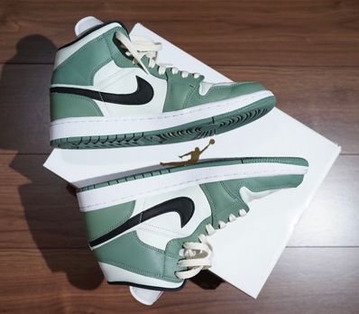 Nike Women's Air Jordan 1 Mid SE "Dutch Green"