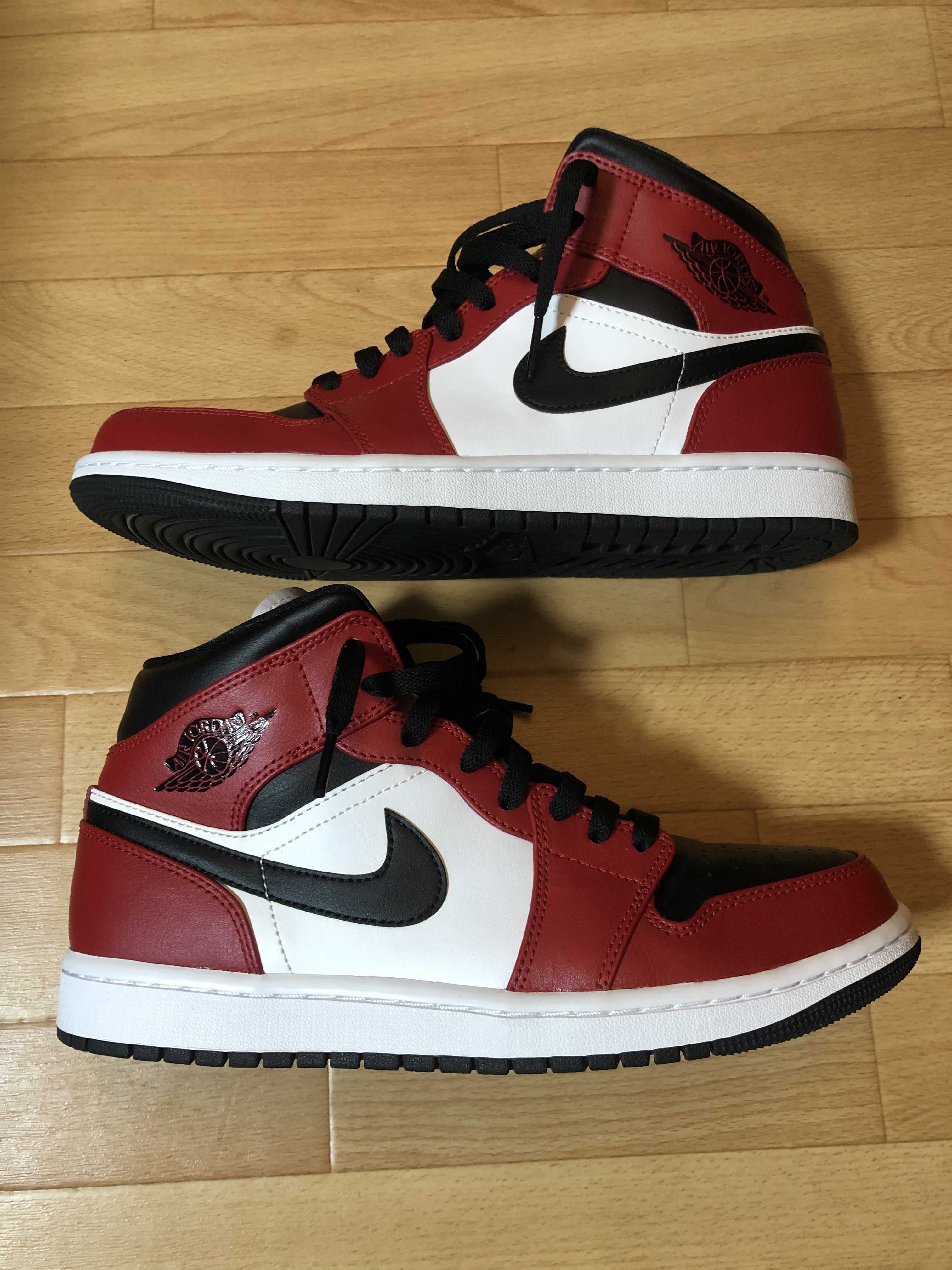 Nike Air Jordan 1 Mid "Chicago Black Toe"
