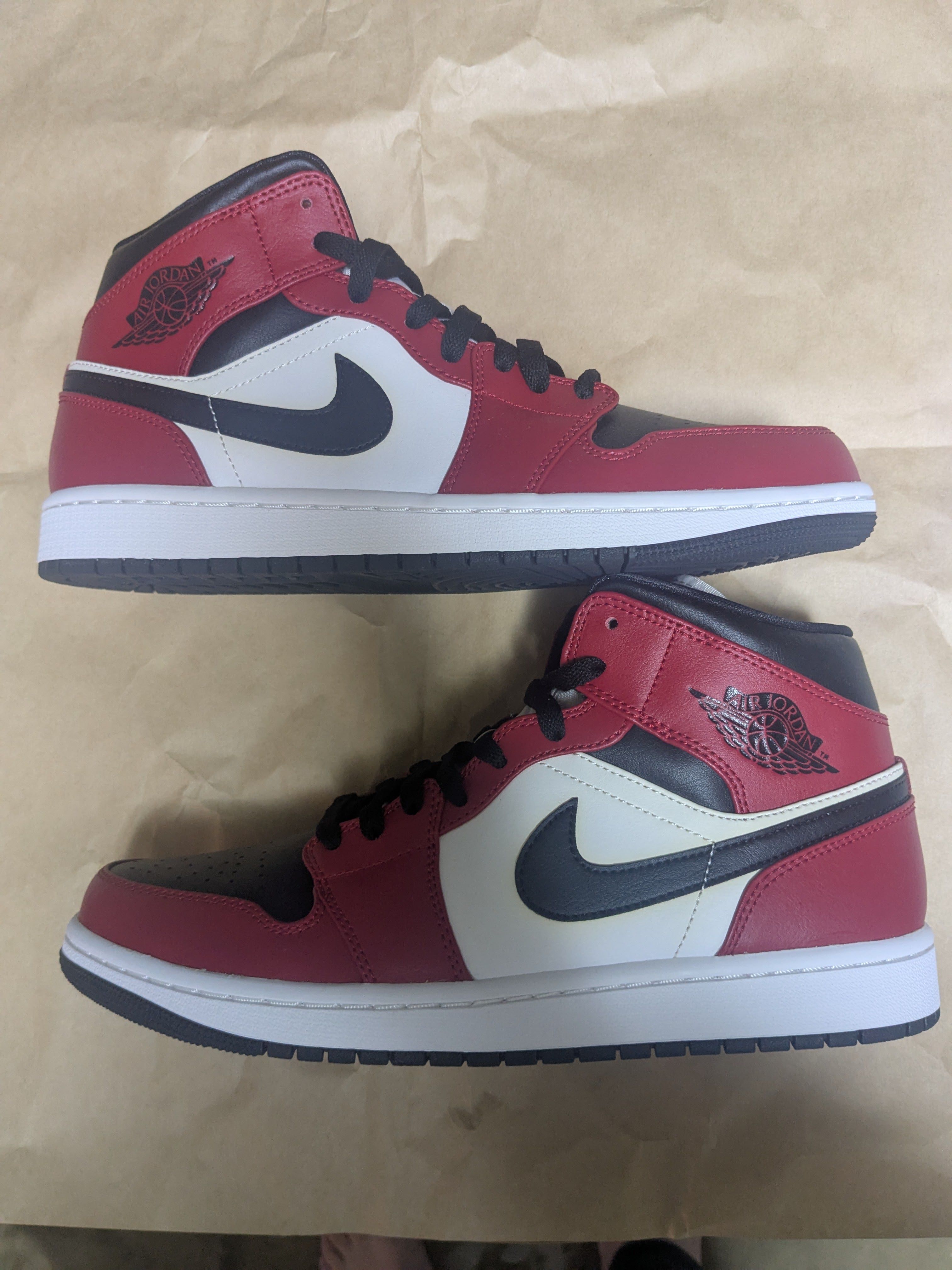 Nike Air Jordan 1 Mid "Chicago Black Toe"