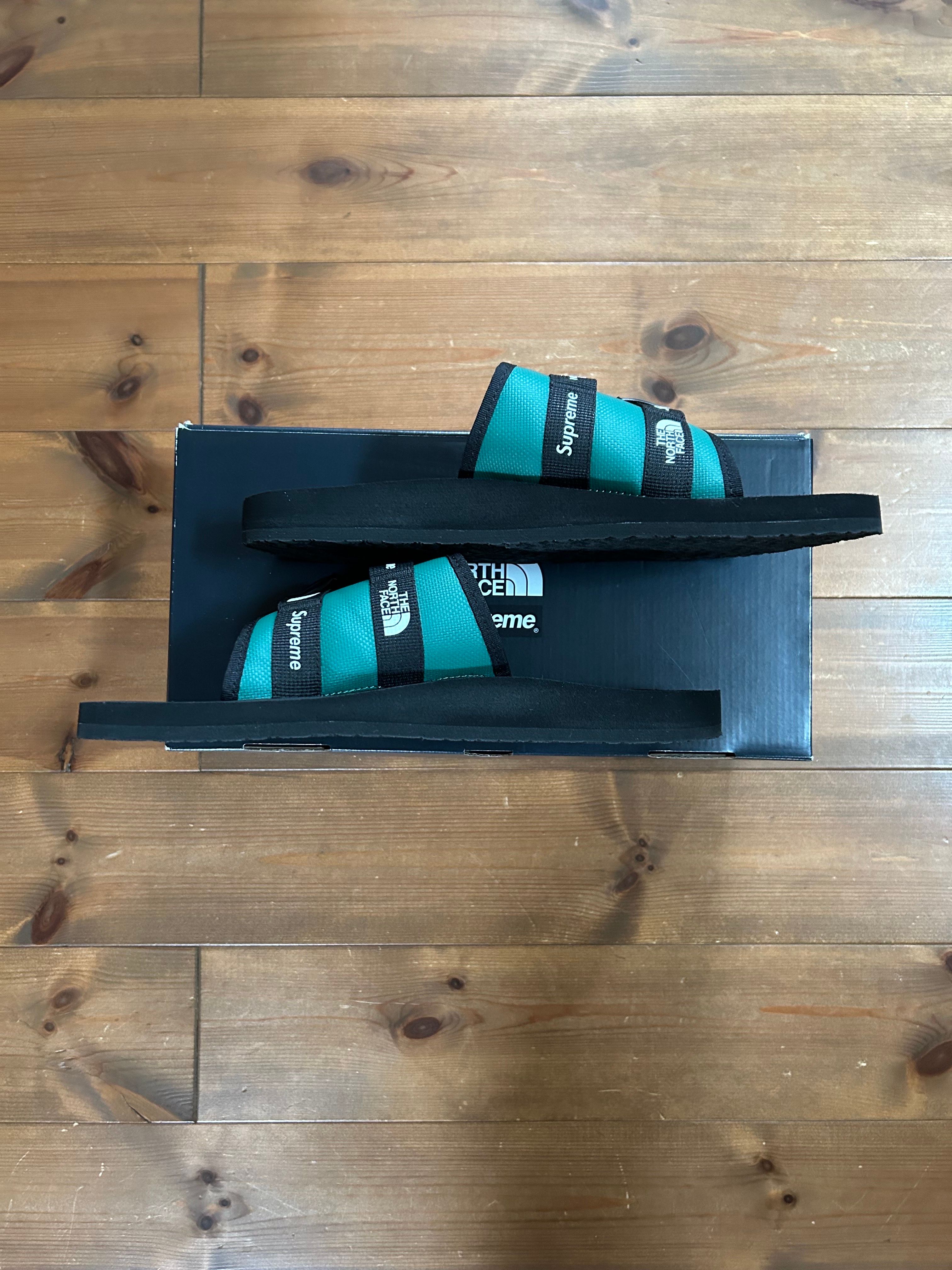 ザ ノースフェイス × シュプリーム トレッキングサンダル "グリーン/ブラック"